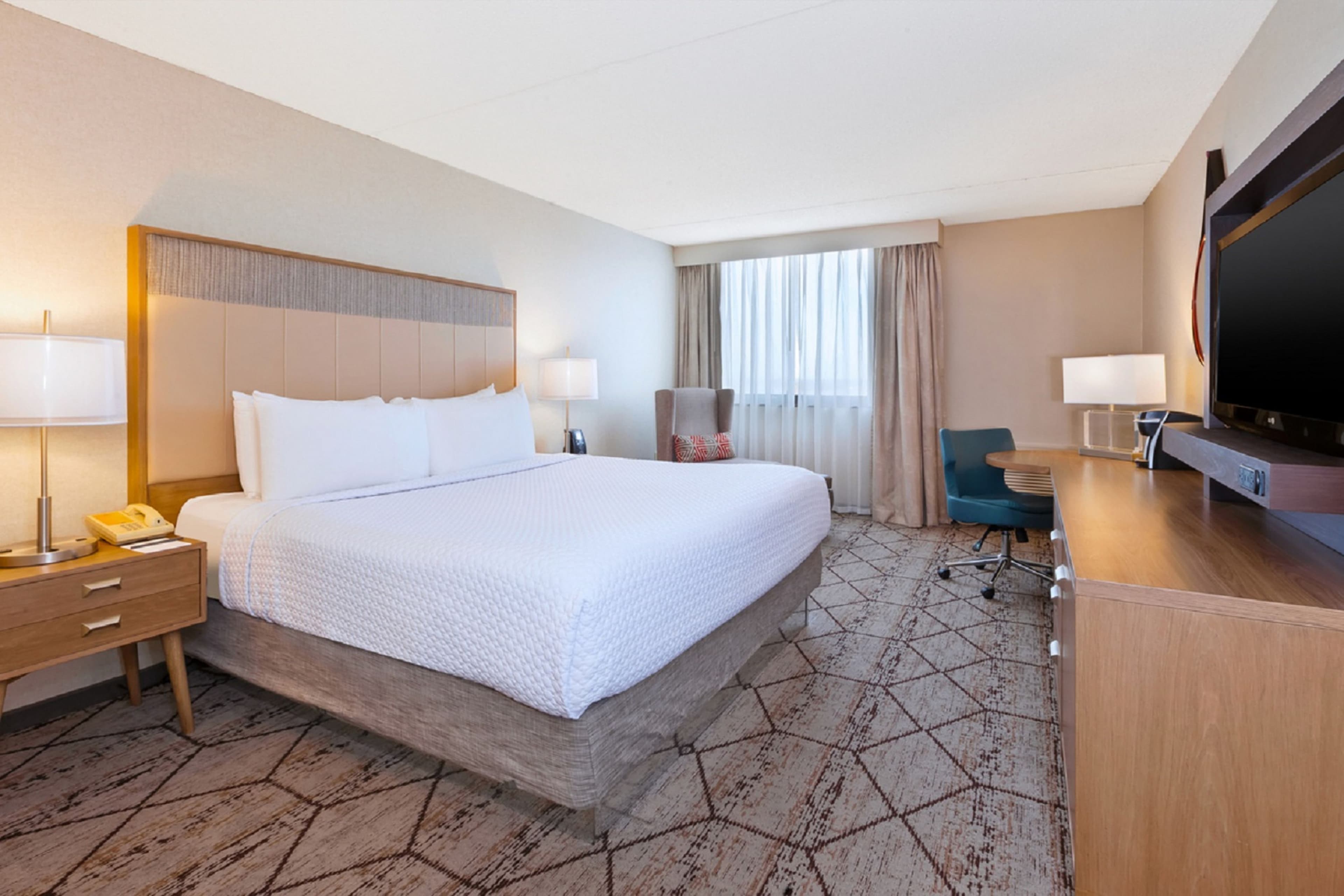 Crowne Plaza Columbus North- Worthington - Image 3