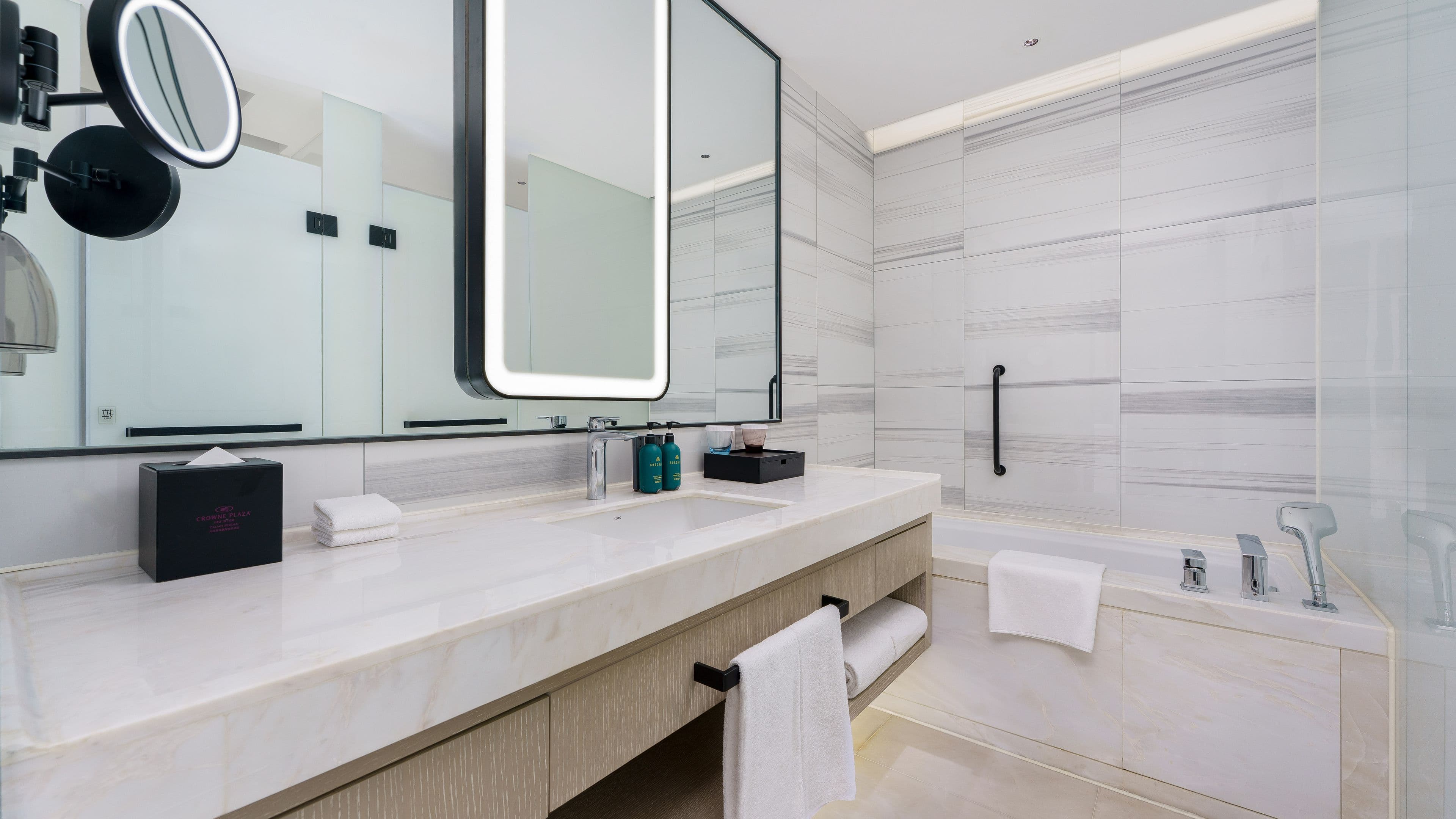 Crowne Plaza Dalian Xinghai - Image 3