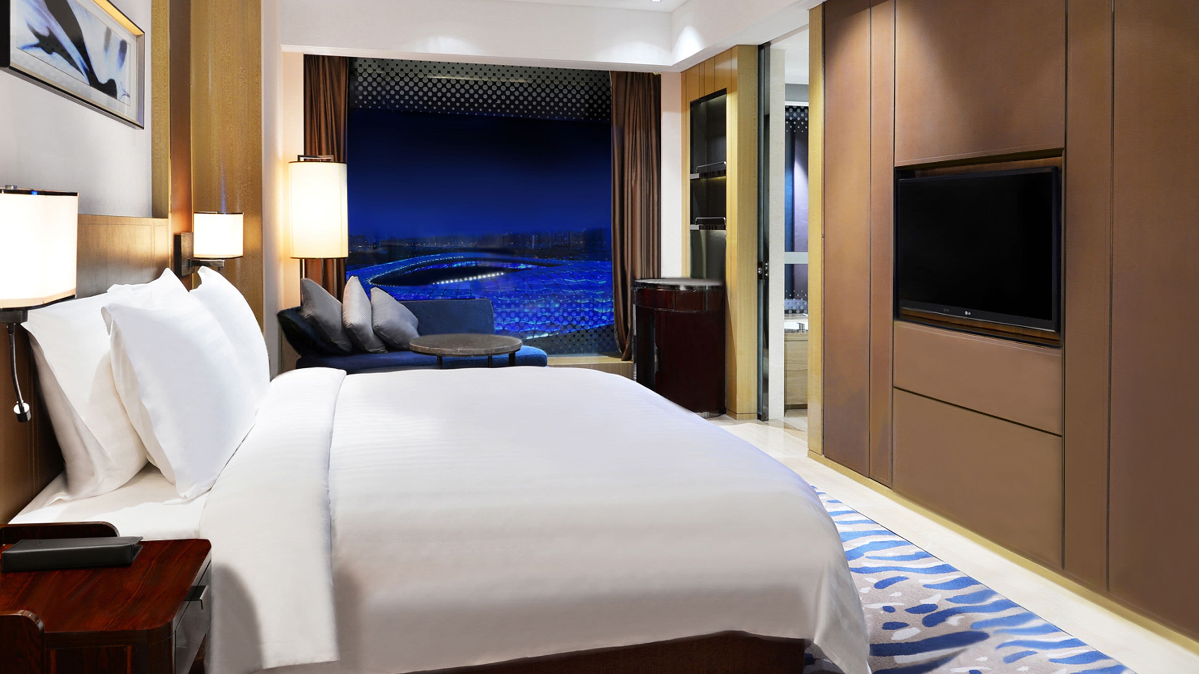 Crowne Plaza Dalian Sports Center - Image 2