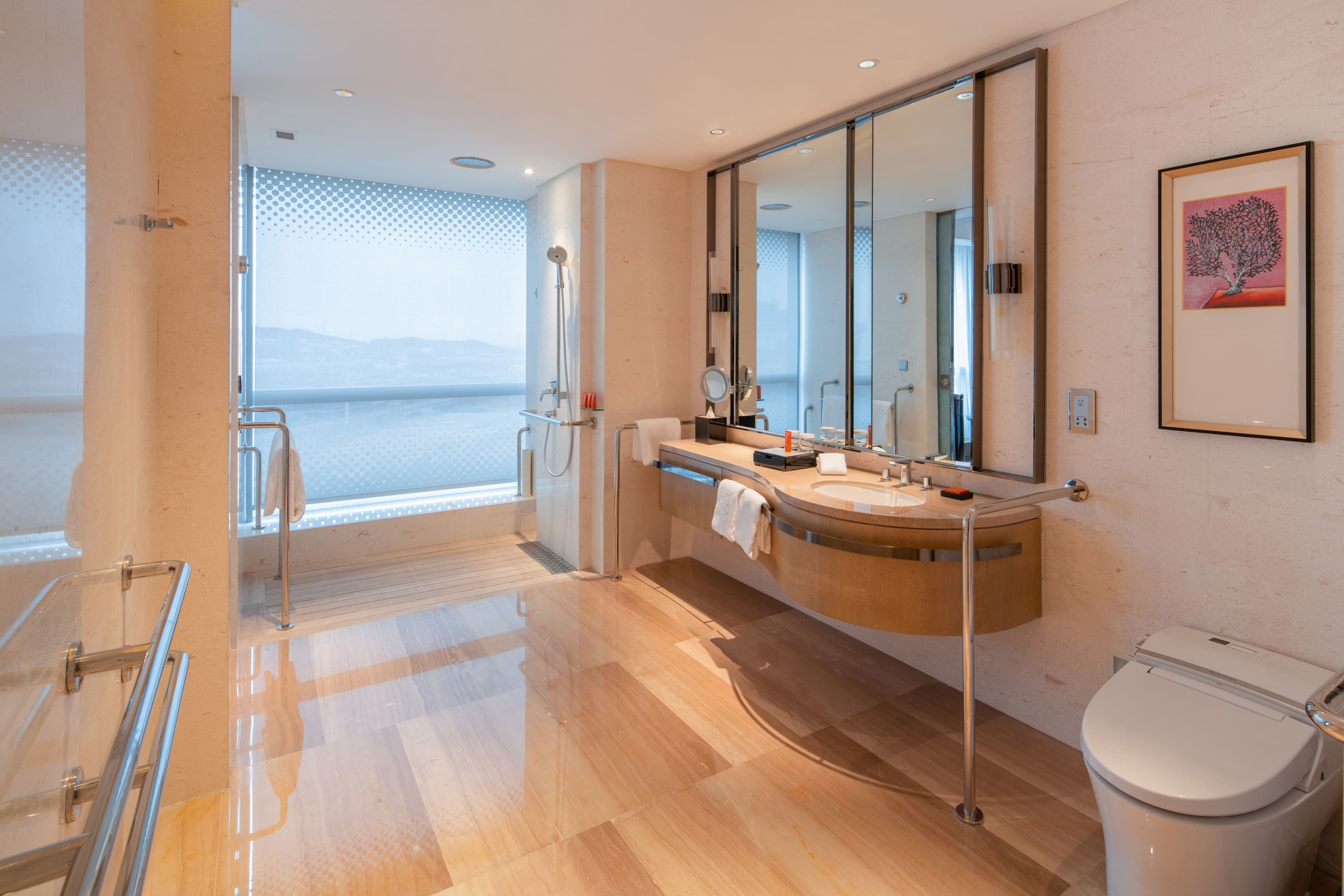 Crowne Plaza Dalian Sports Center - Image 4