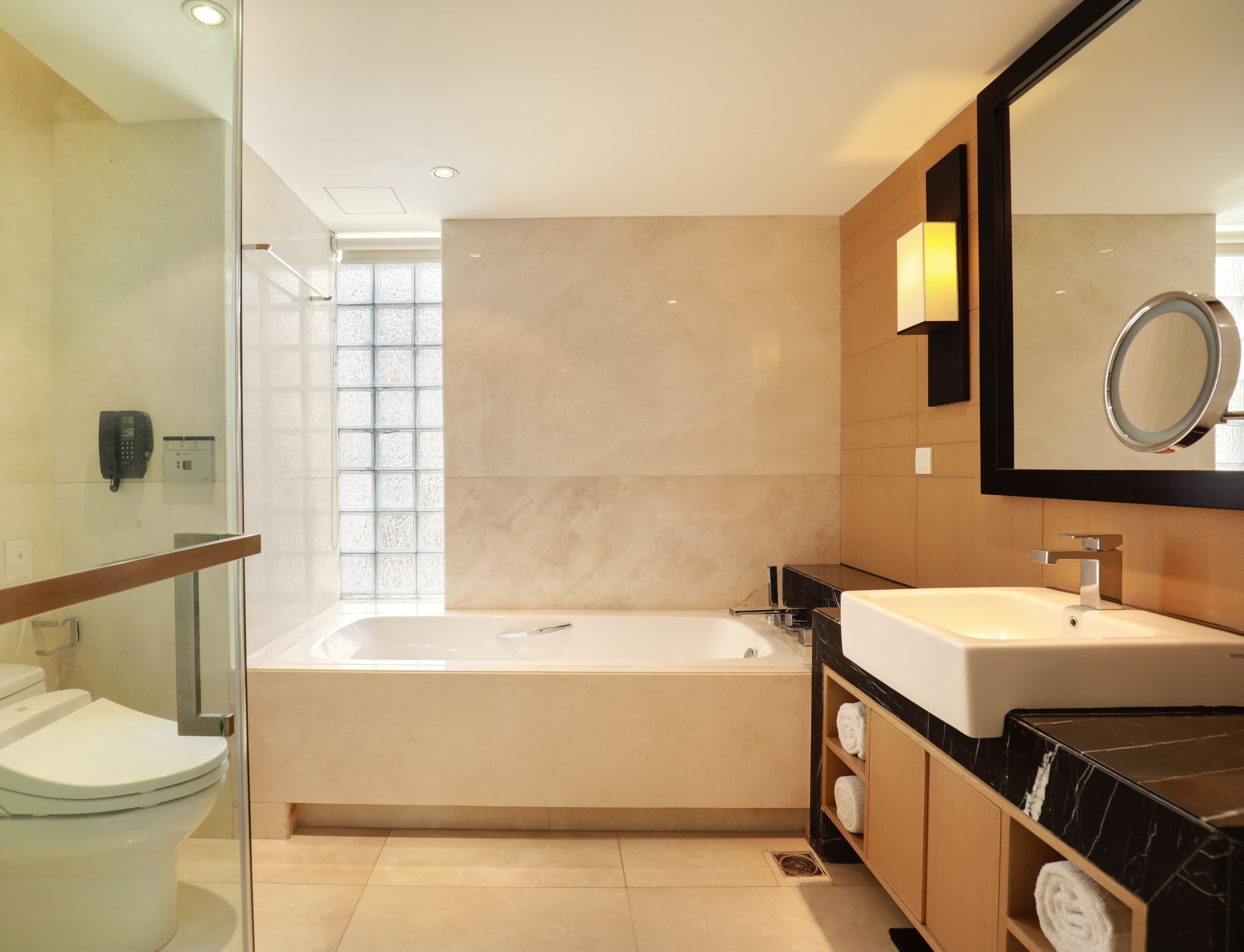 Crowne Plaza Dhaka Gulshan — 10