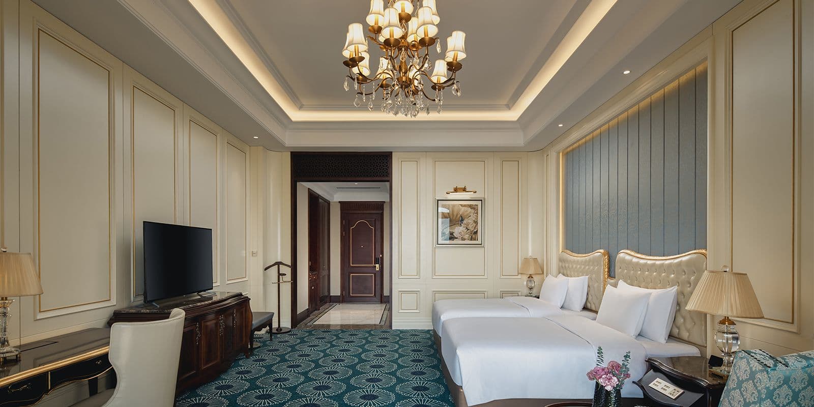 Crowne Plaza Dongying - Image 4