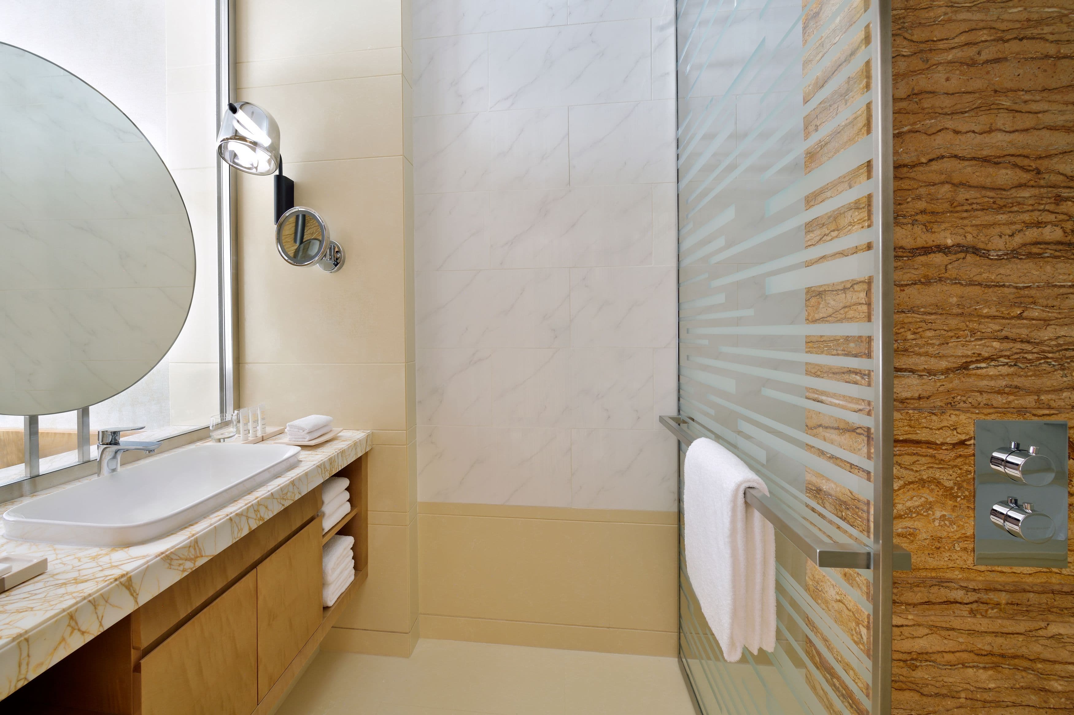 Crowne Plaza Dubai Marina - Image 4