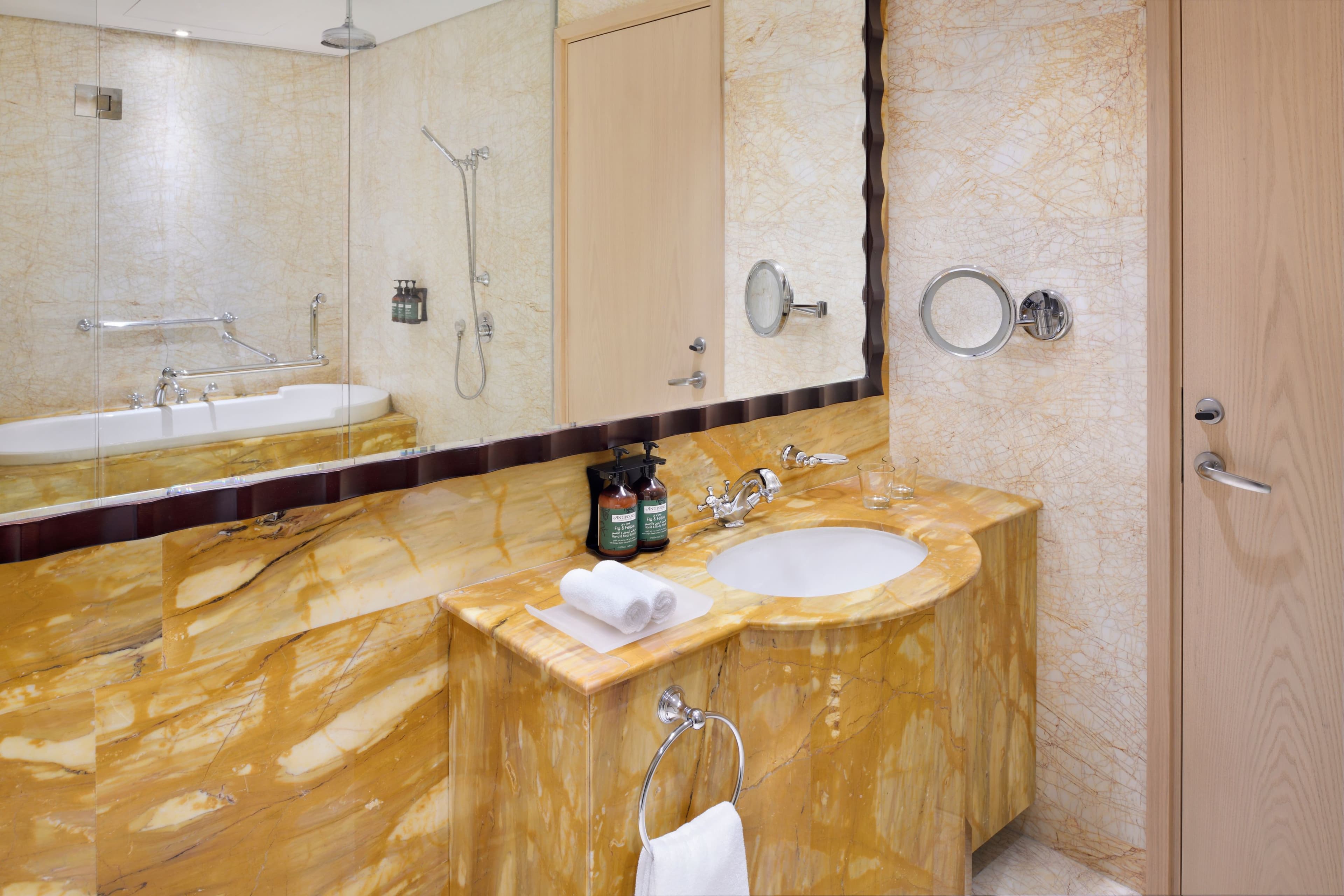 Crowne Plaza Dubai Jumeirah — 7