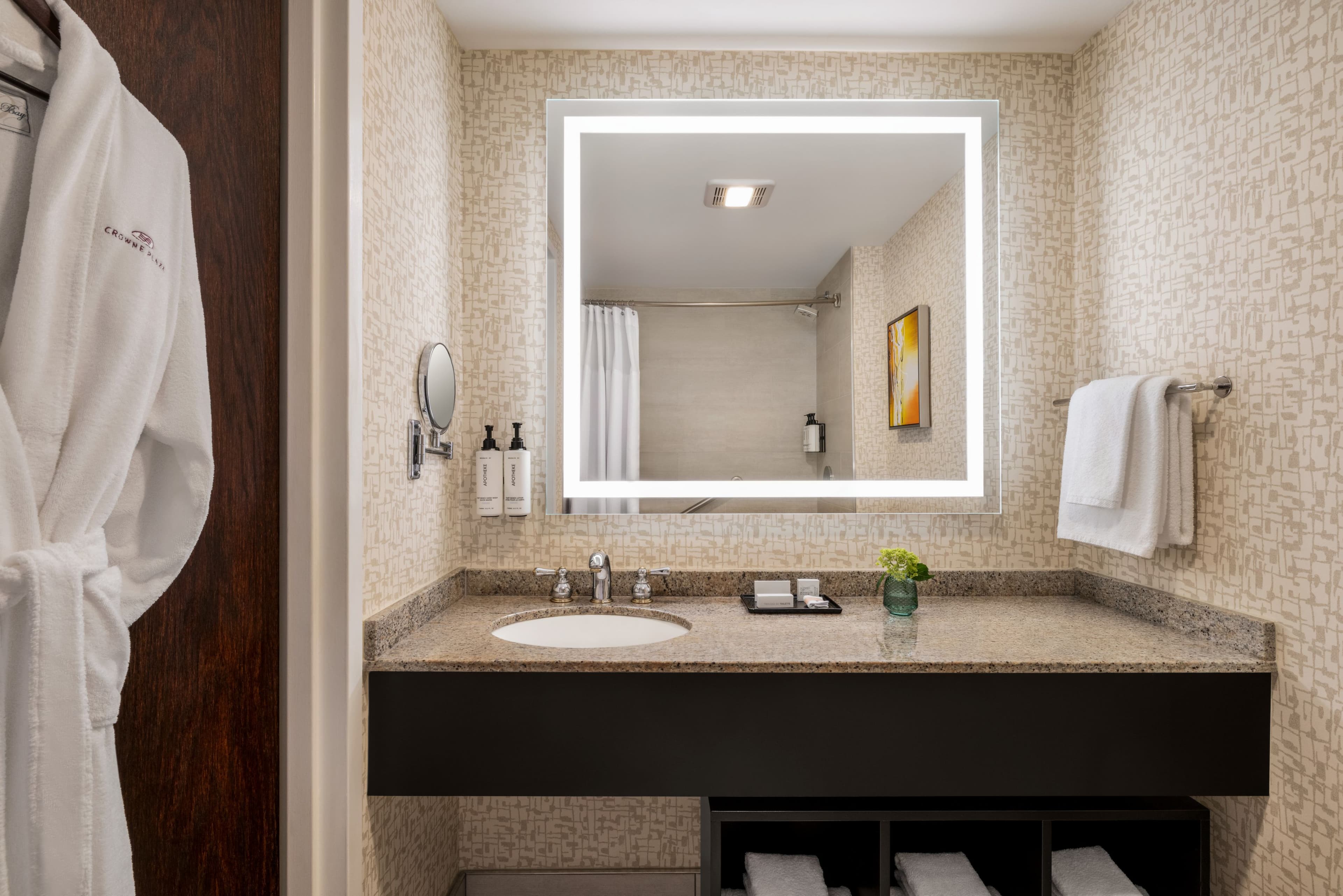 Crowne Plaza Edison - Image 4