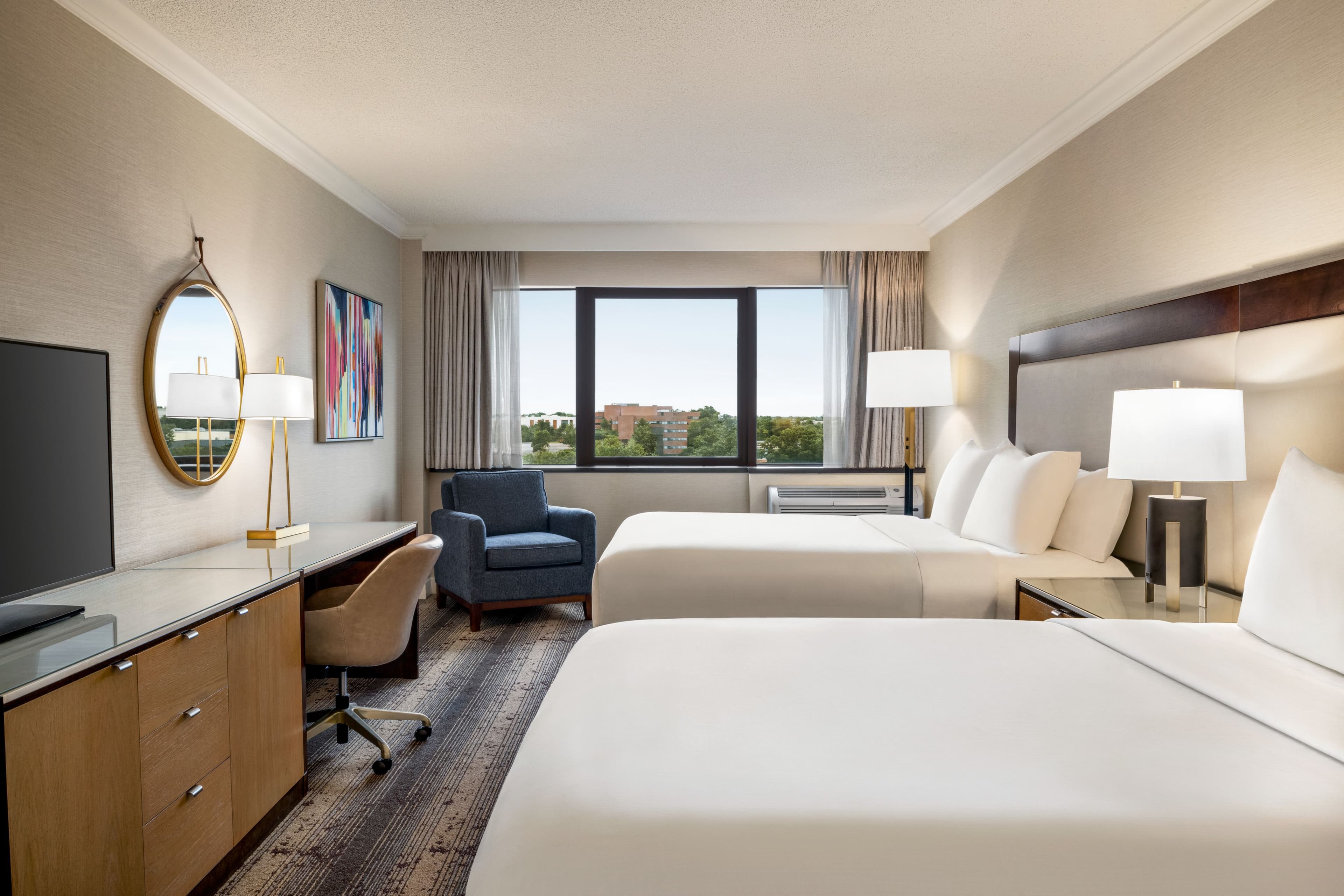 Crowne Plaza Edison - Image 3