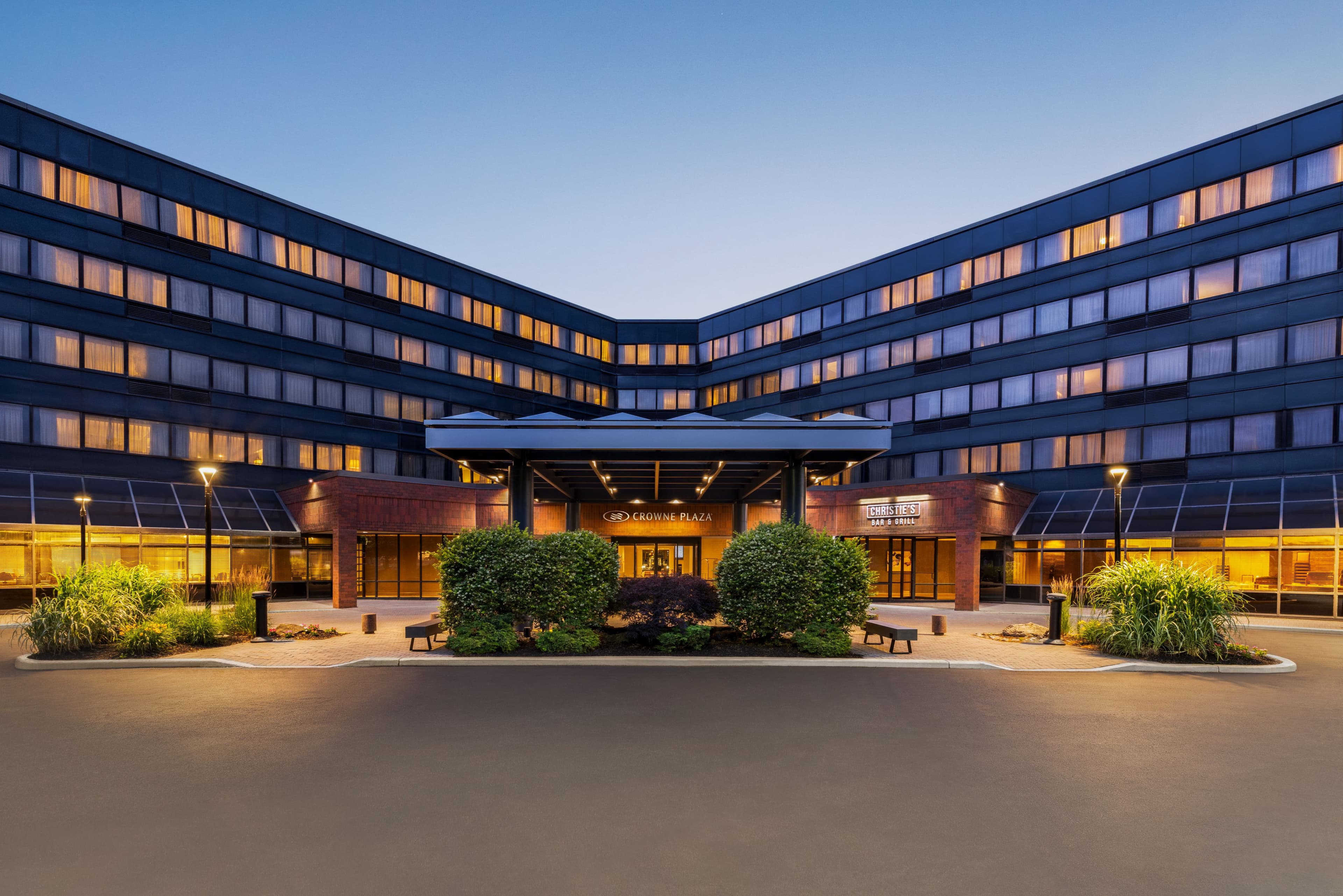 Crowne Plaza Edison - Image 1