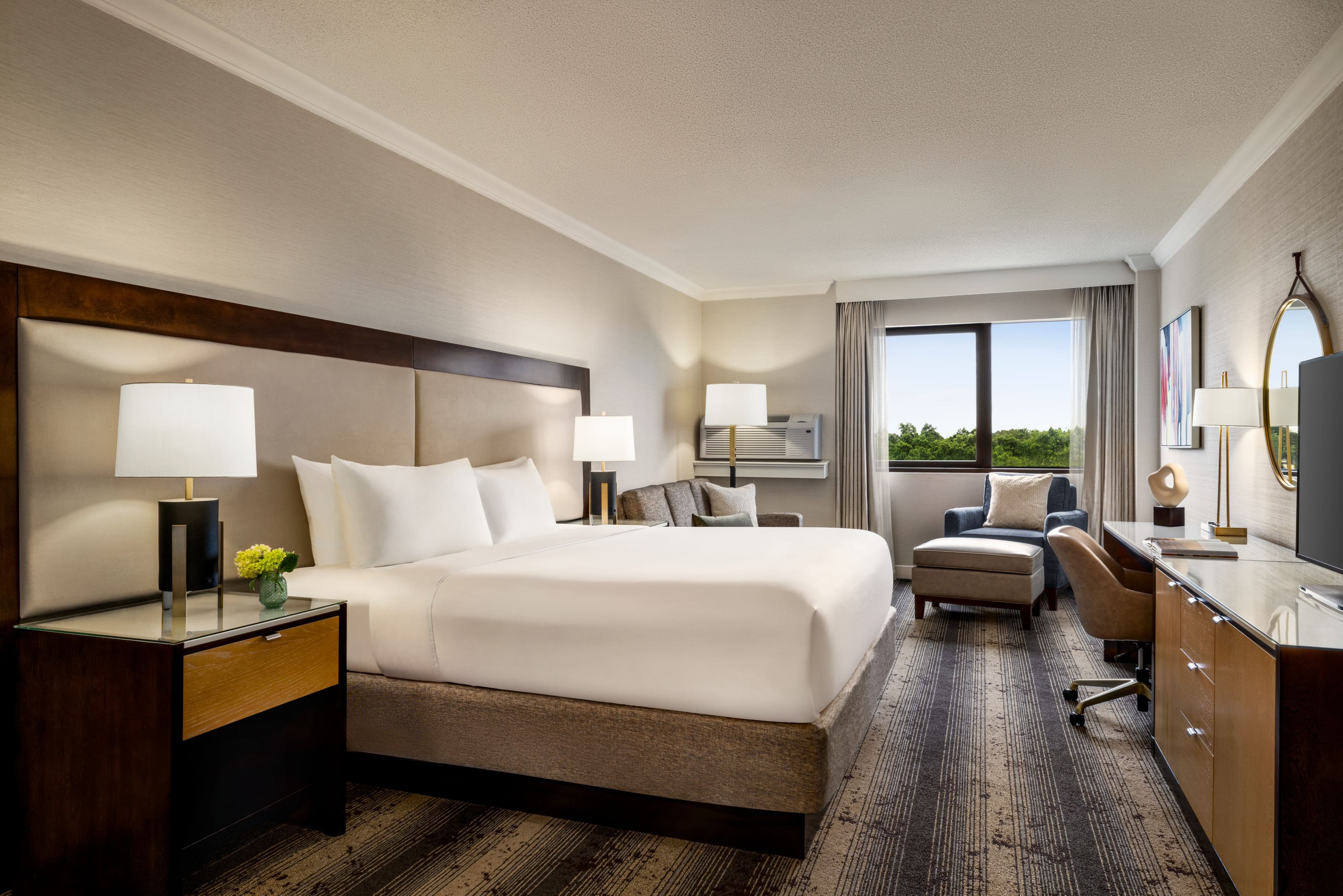 Crowne Plaza Edison — 6
