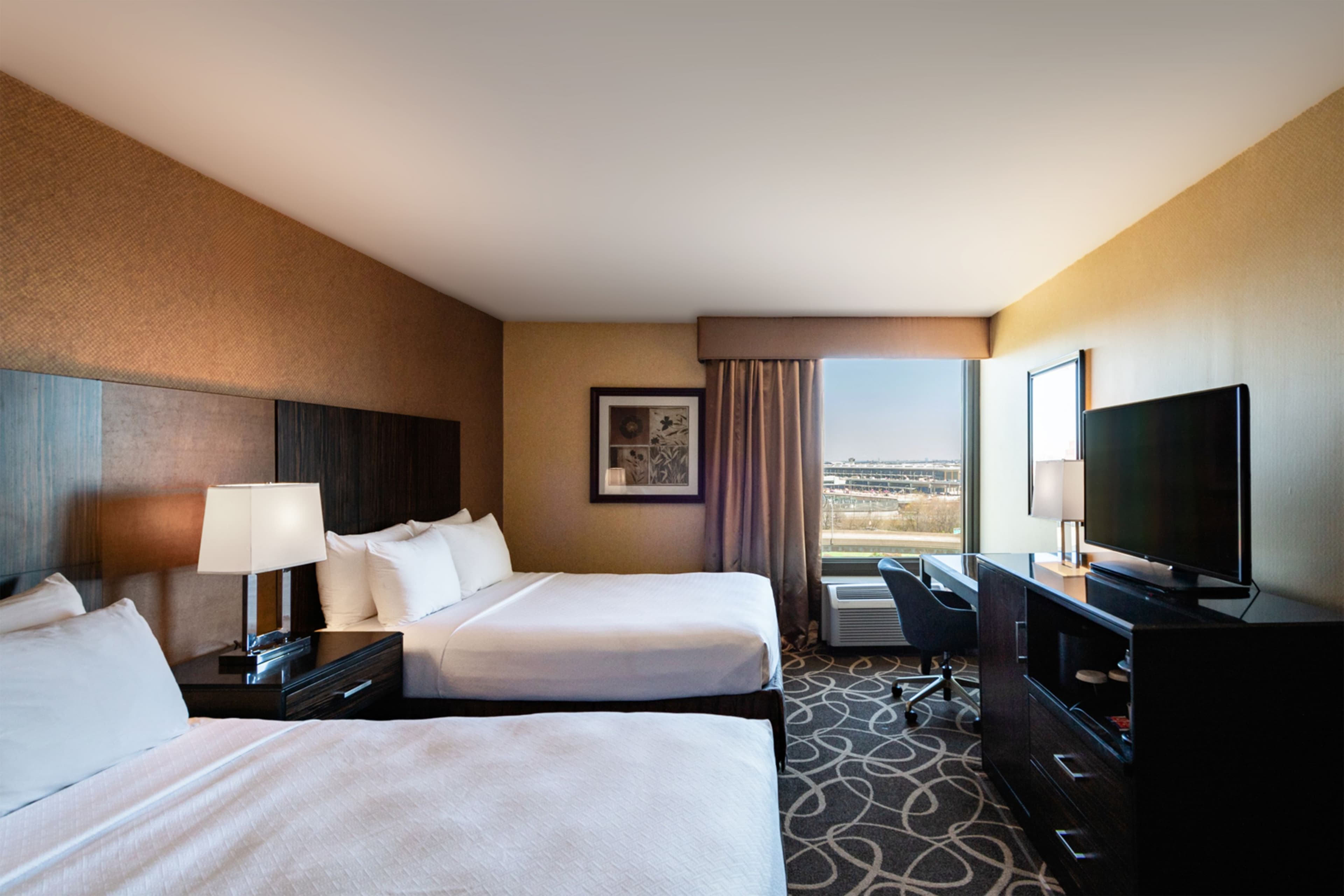 Crowne Plaza Newark Airport - Image 2