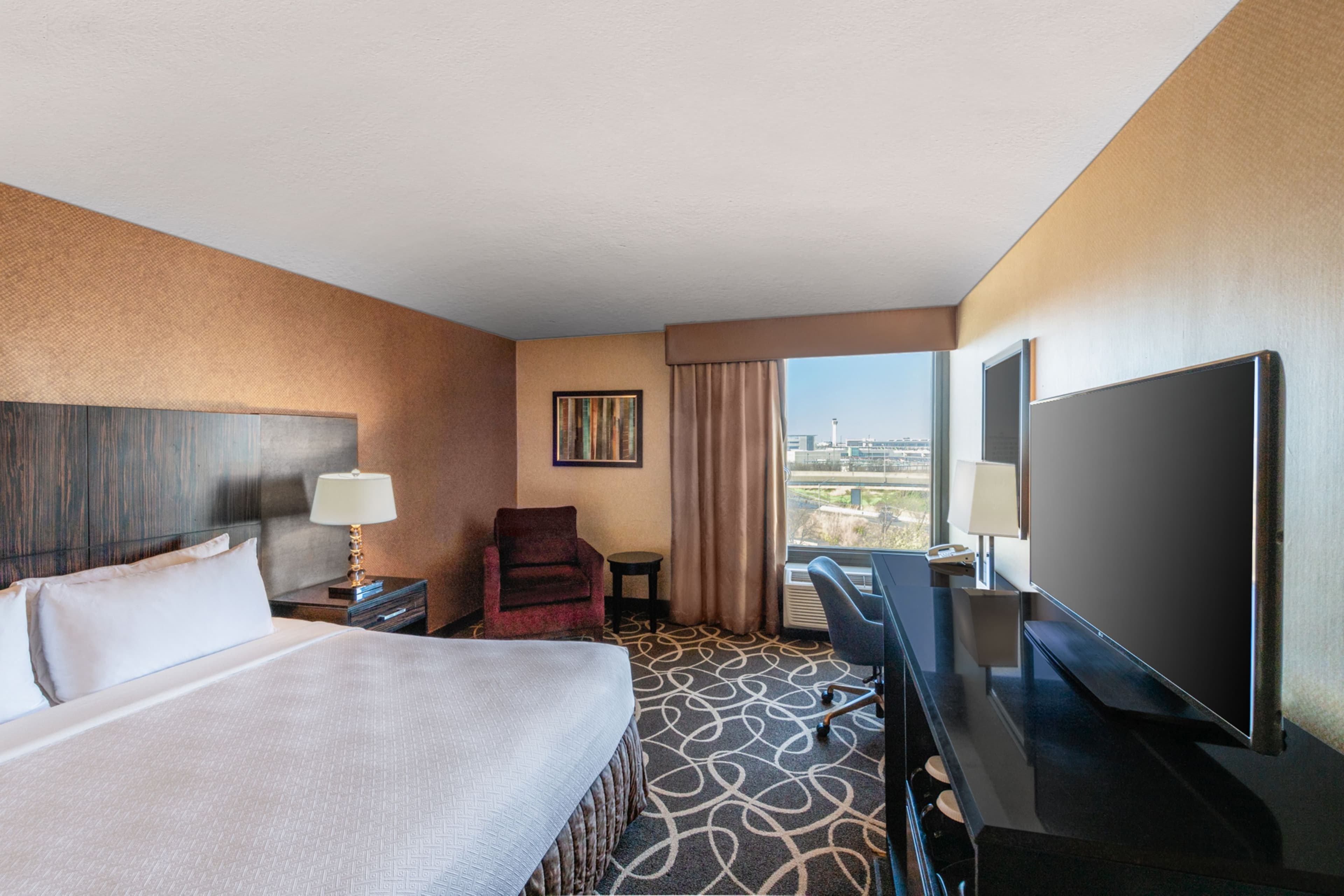 Crowne Plaza Newark Airport - Image 3