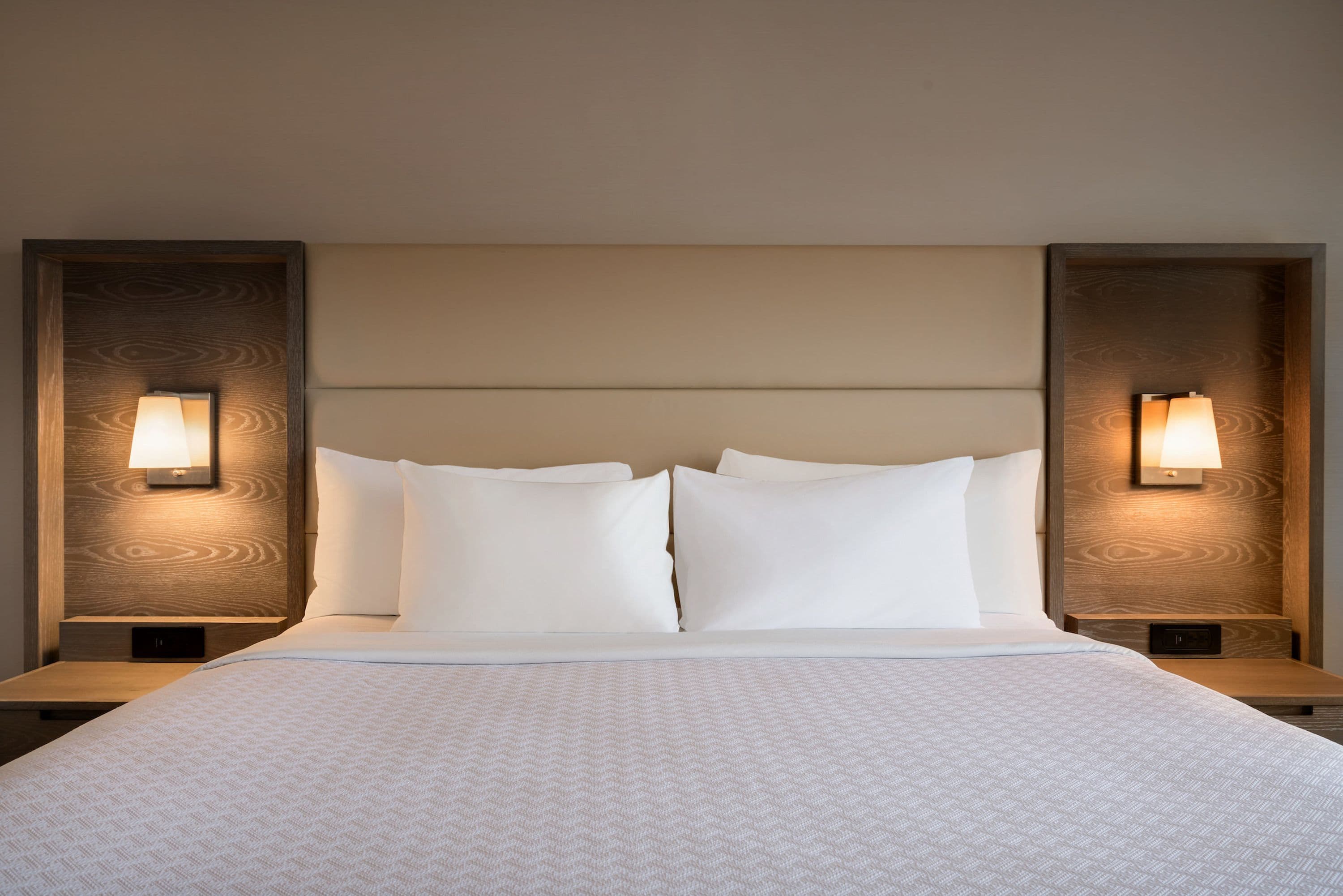 Crowne Plaza Englewood — 18