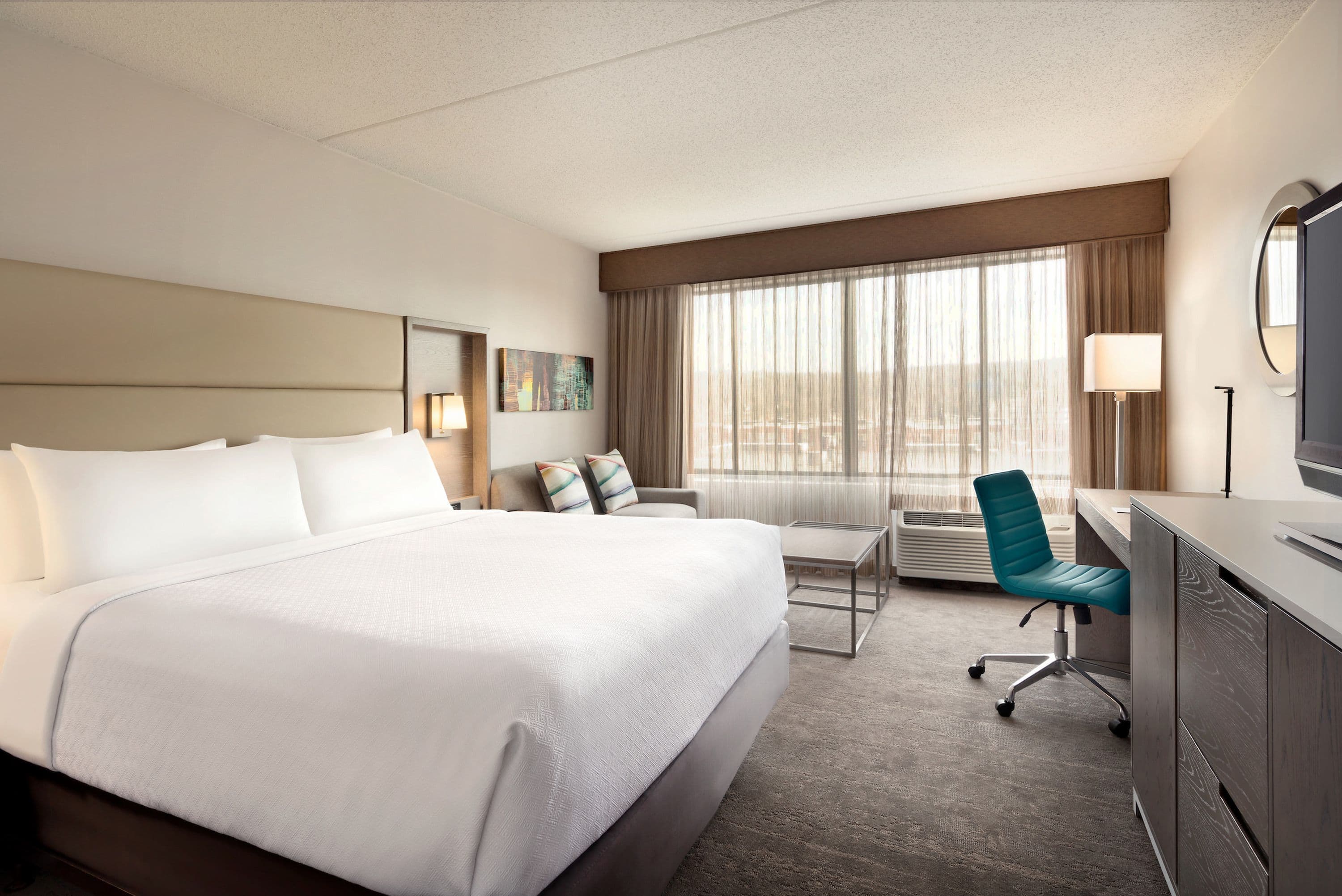 Crowne Plaza Englewood - Image 4