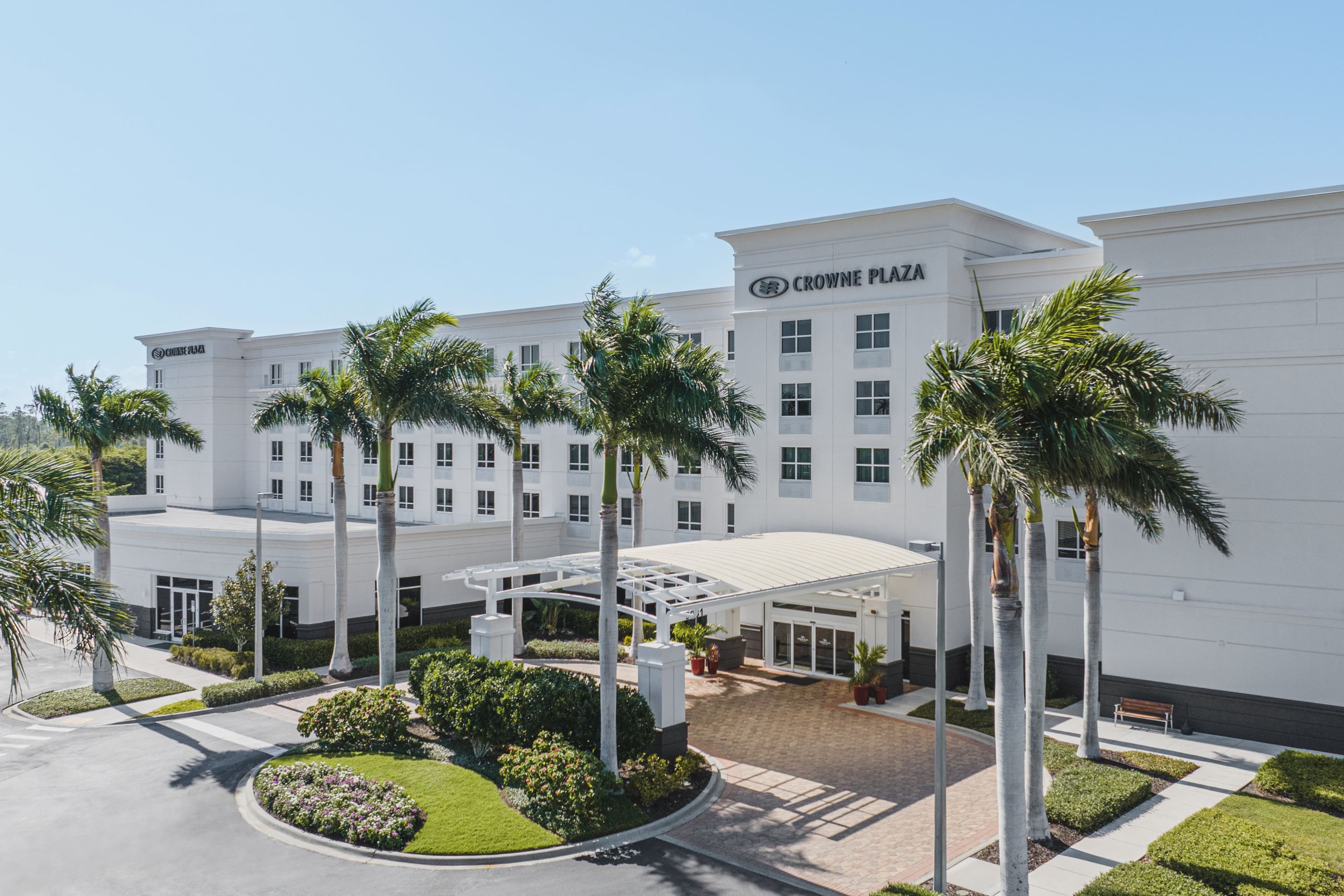 Crowne Plaza Ft. Myers Gulf Coast - Image 1