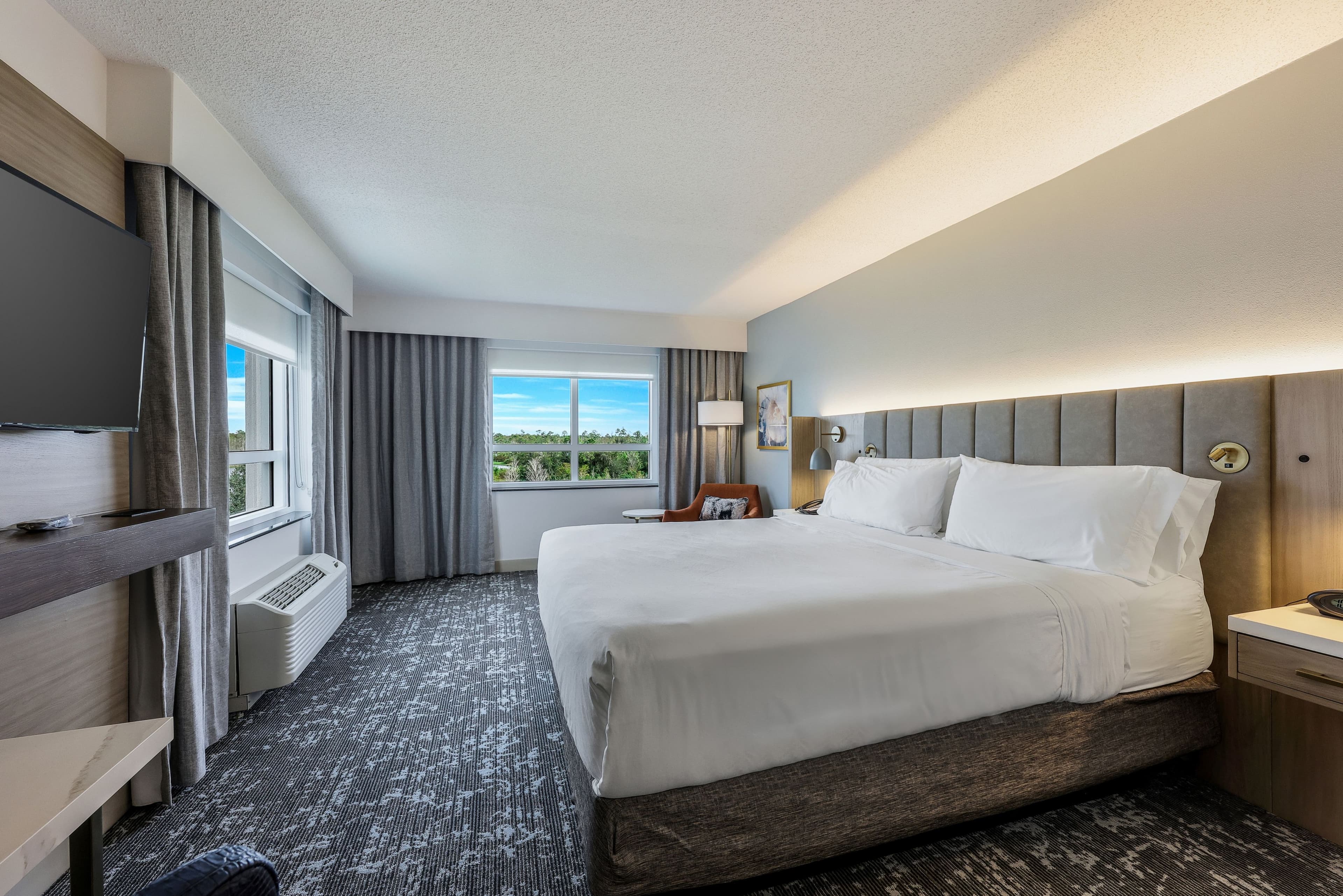 Crowne Plaza Ft. Myers Gulf Coast — 8