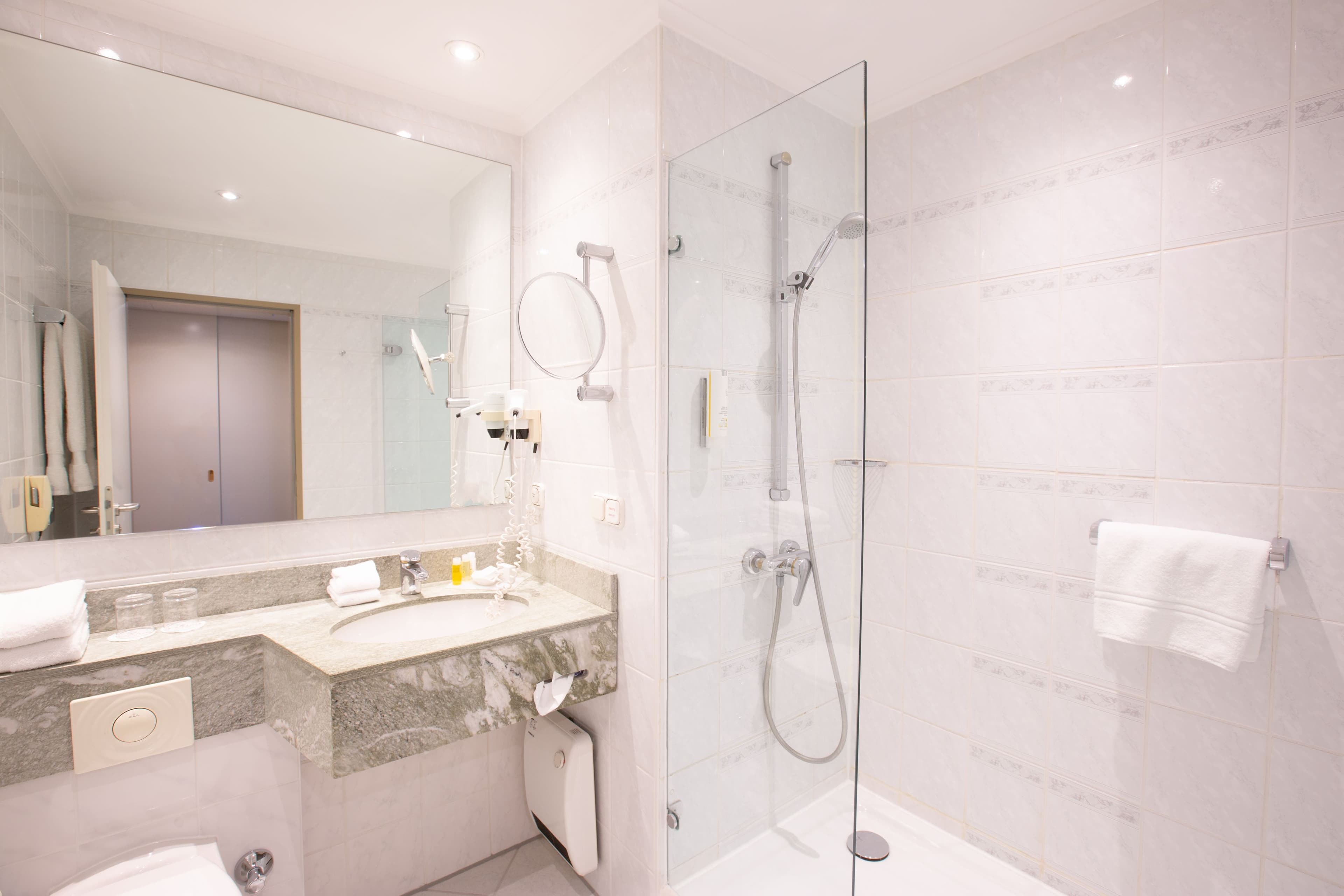 Crowne Plaza Frankfurt Congress Hotel - Image 4