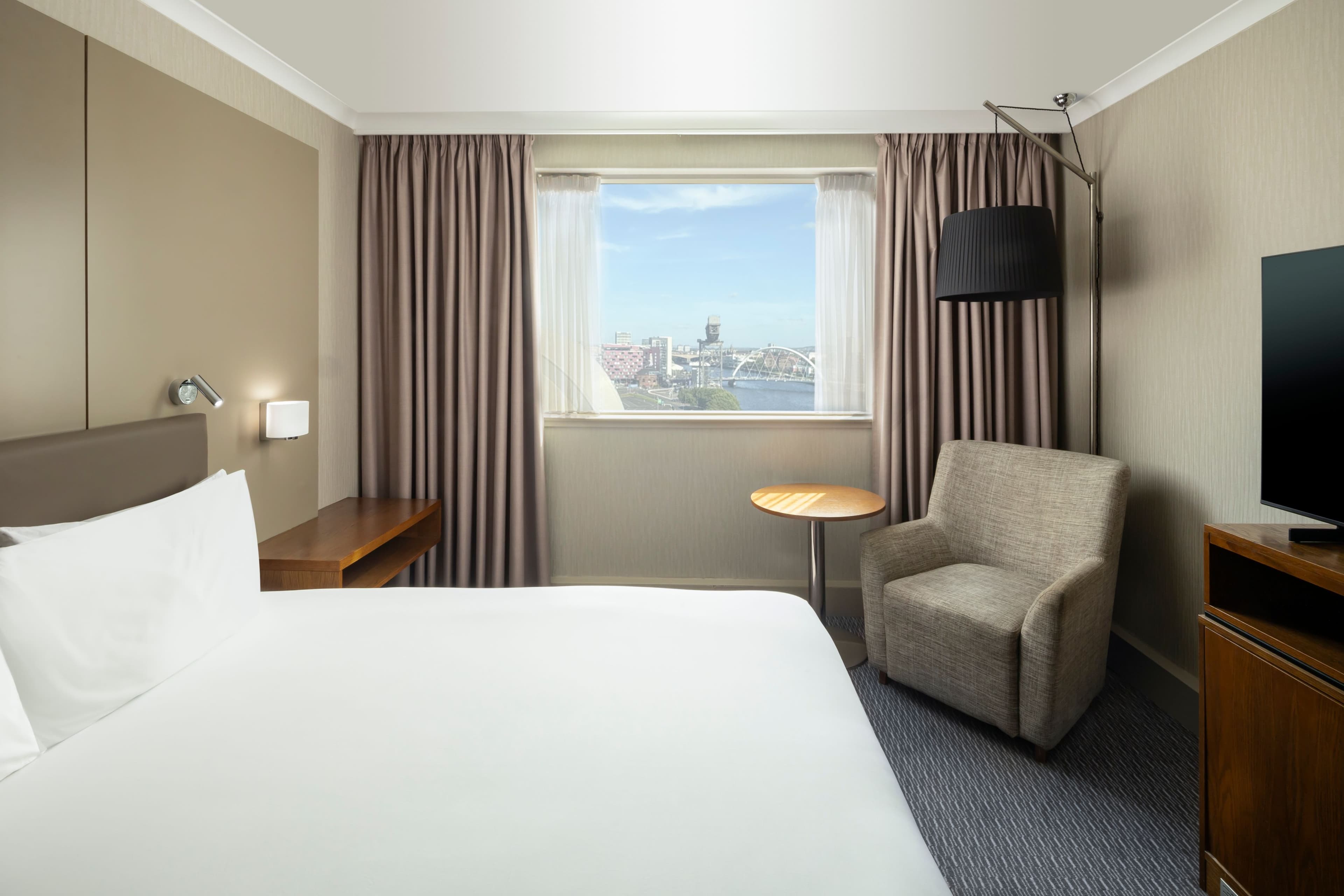 1 Queen Standard River View High Floor - Image 2