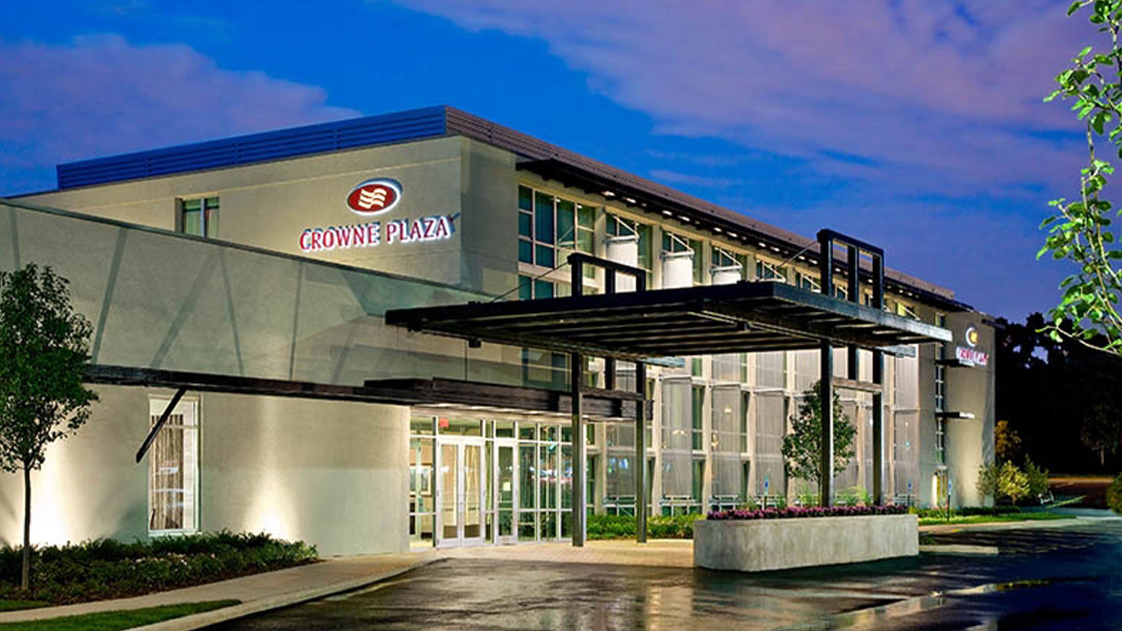 Crowne Plaza Lombard Downers Grove - Image 1