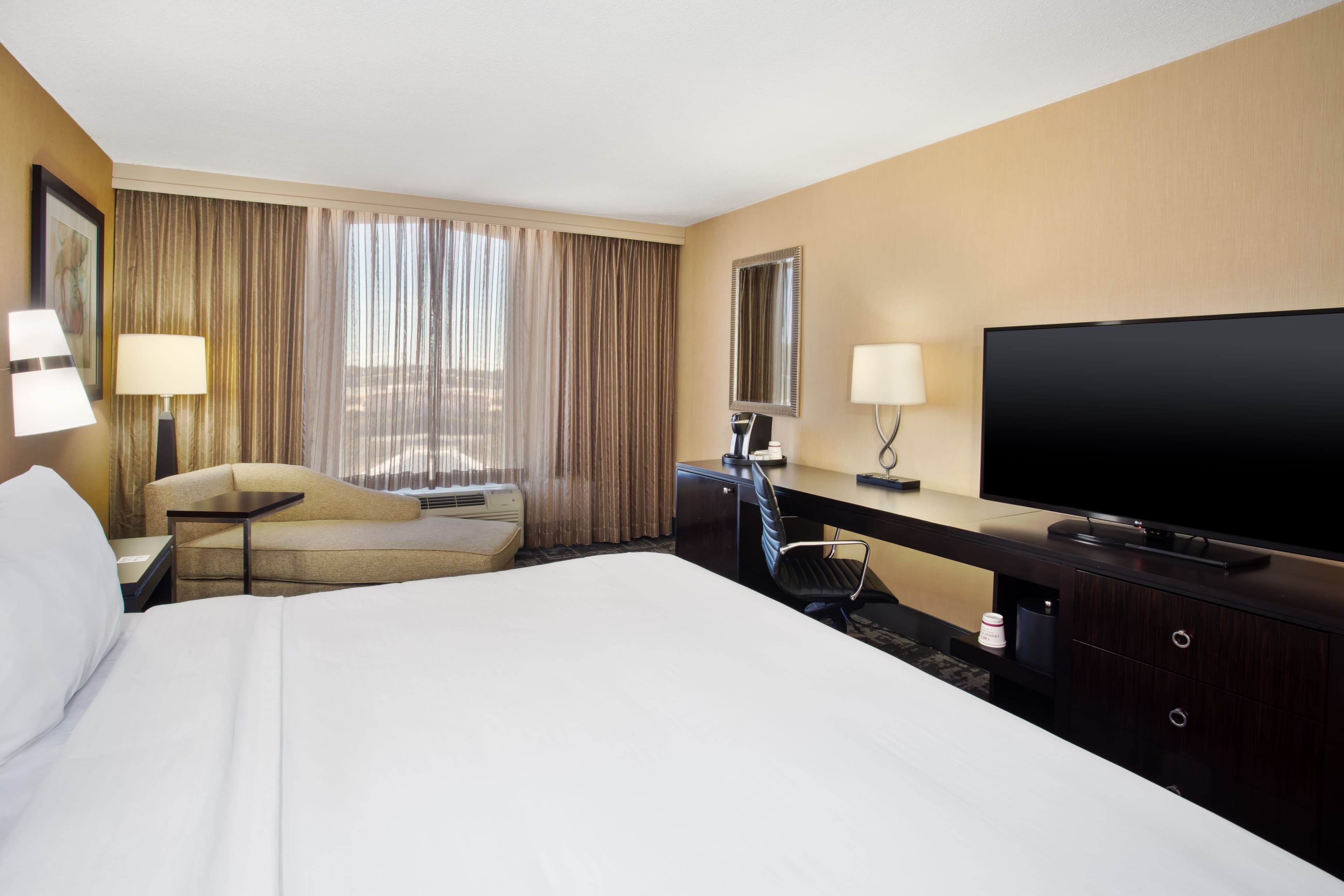Crowne Plaza Greenville — 8