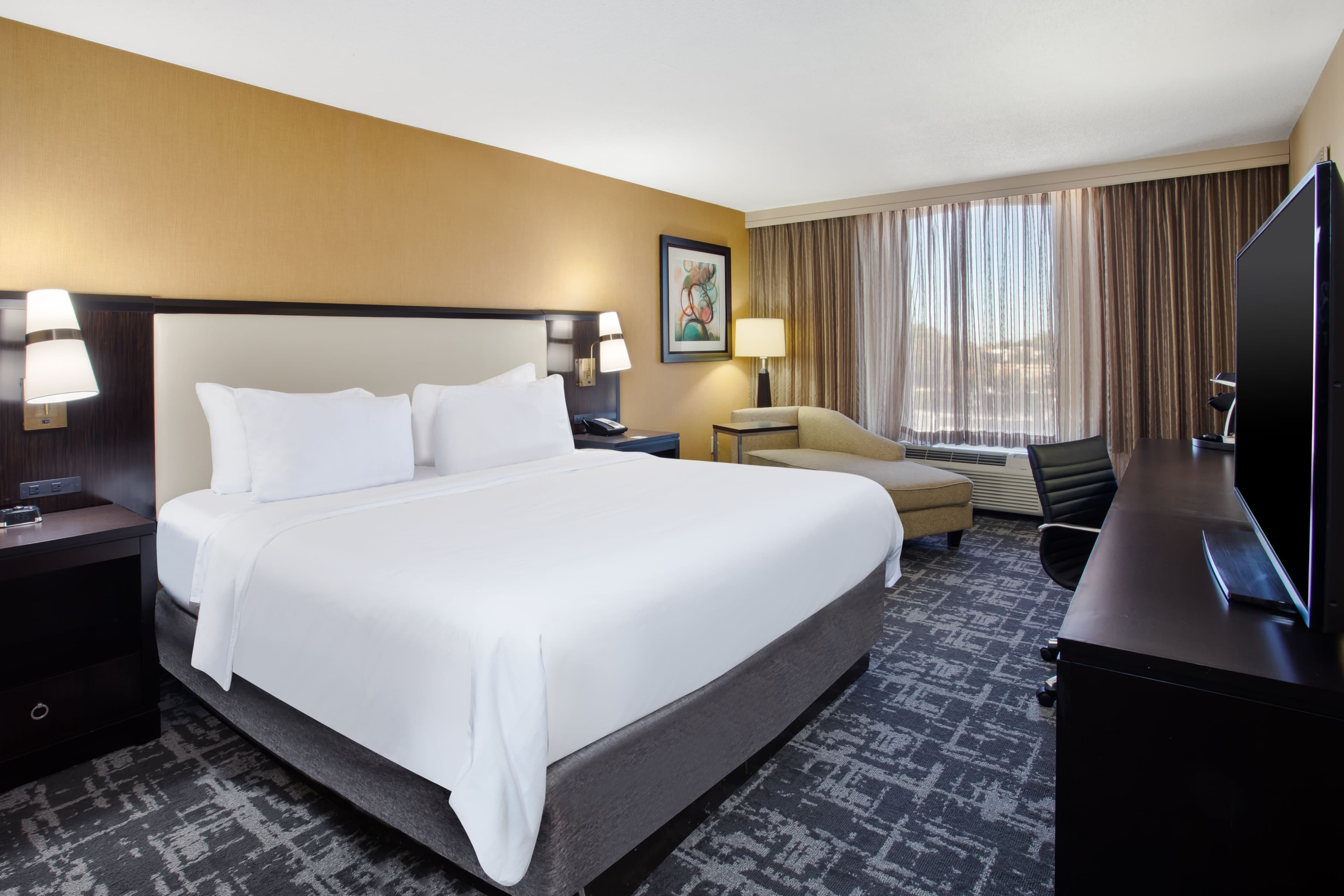 Crowne Plaza Greenville — 10
