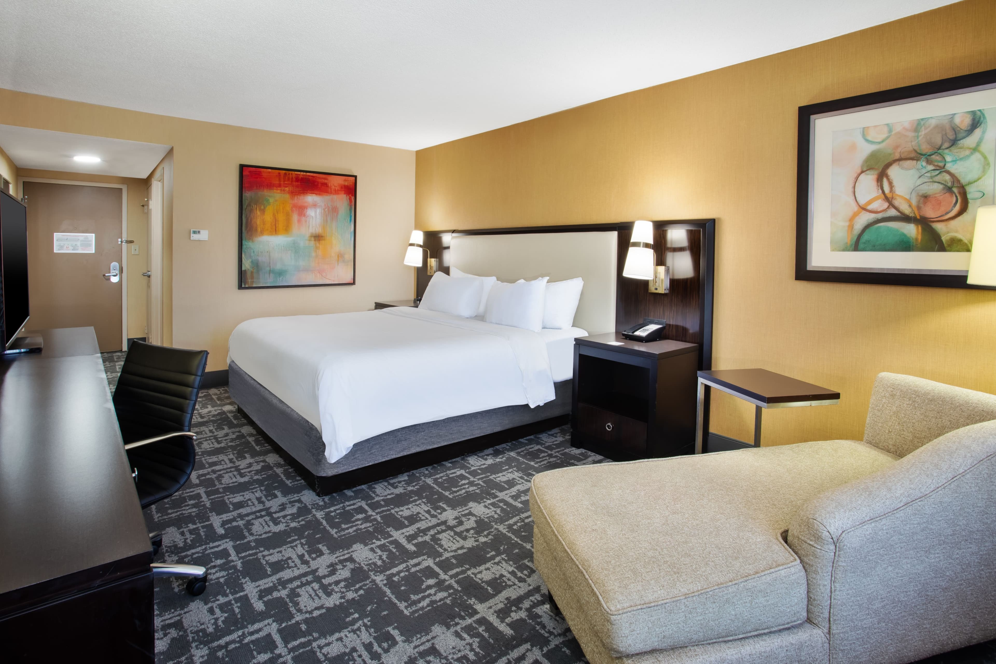 Crowne Plaza Greenville — 11
