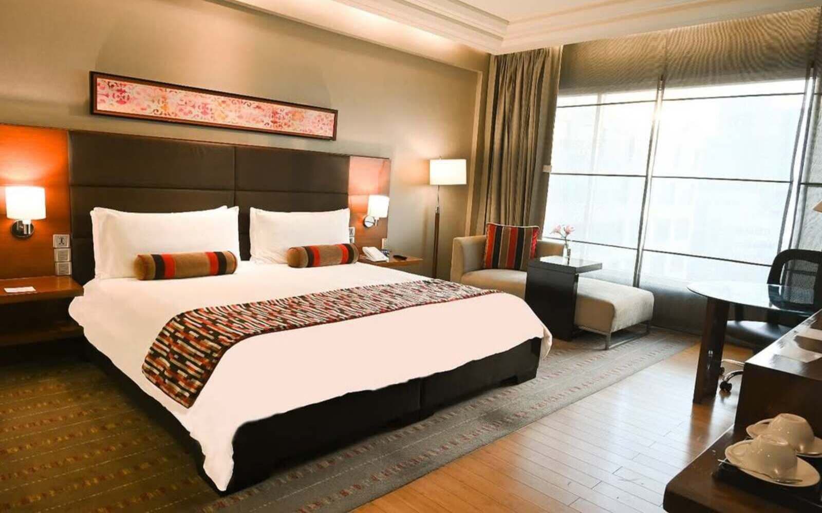 Standard Room with Pool City View  - Image 5