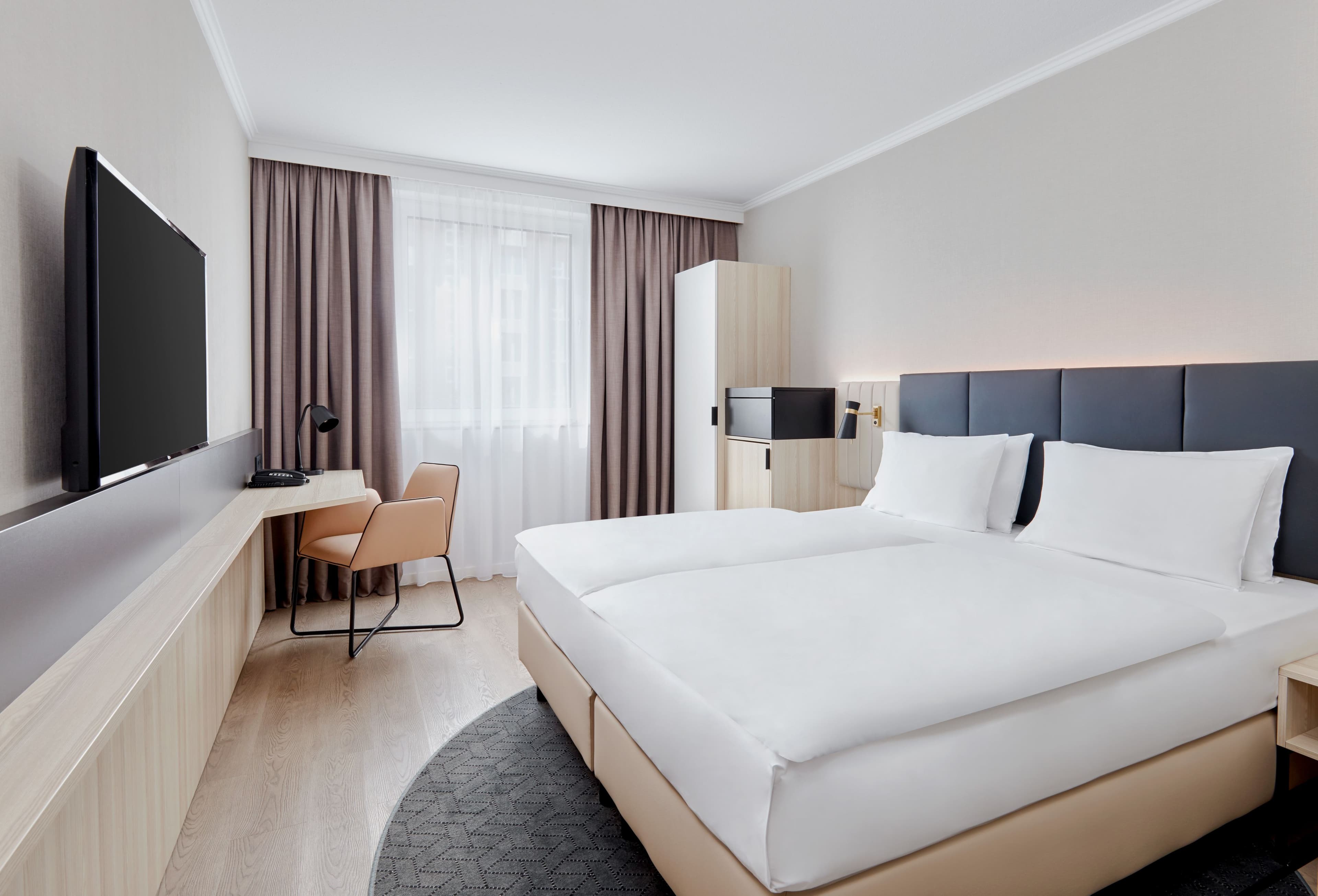 Crowne Plaza Hamburg - City Alster - Image 3