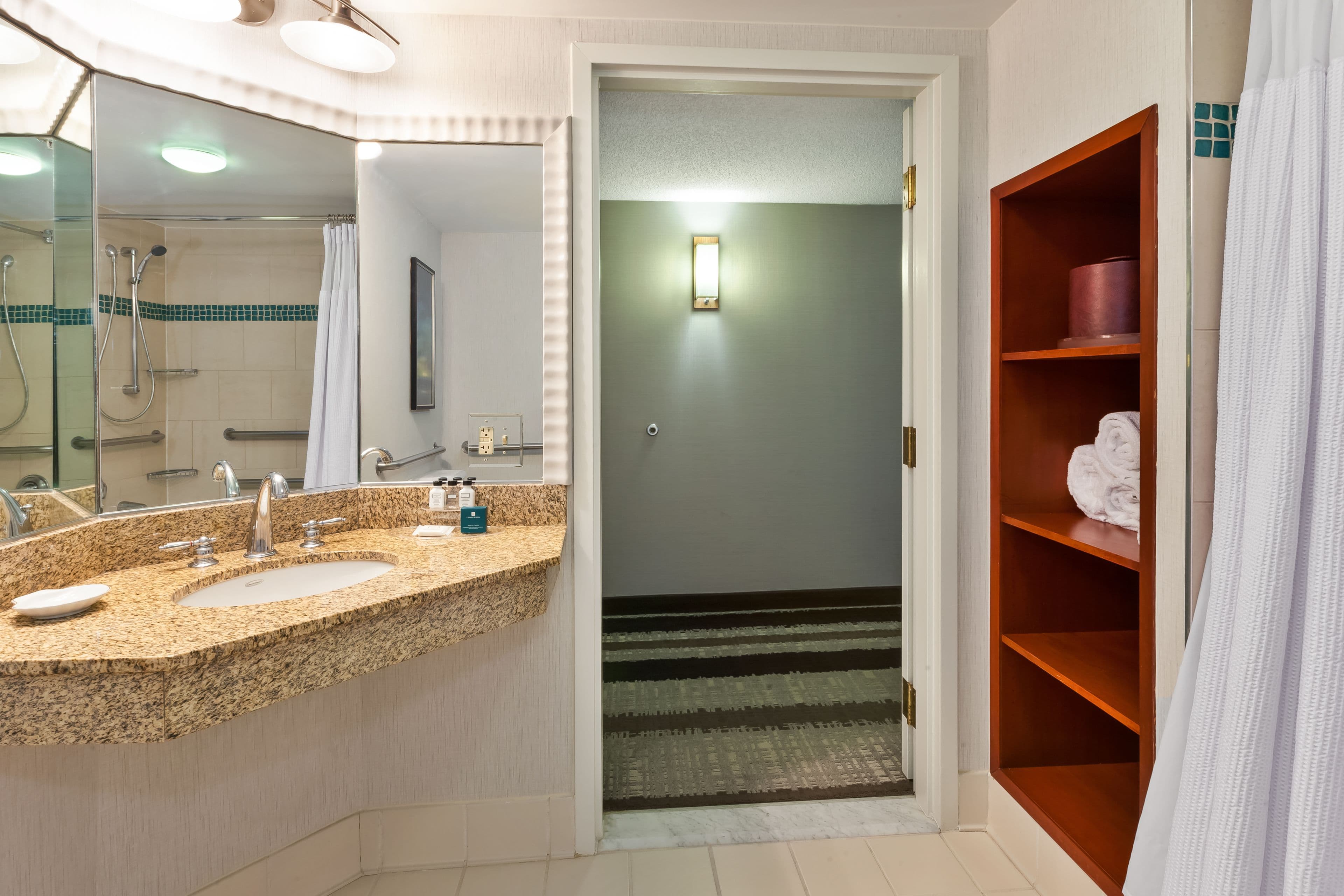 Crowne Plaza Dulles Airport — 17