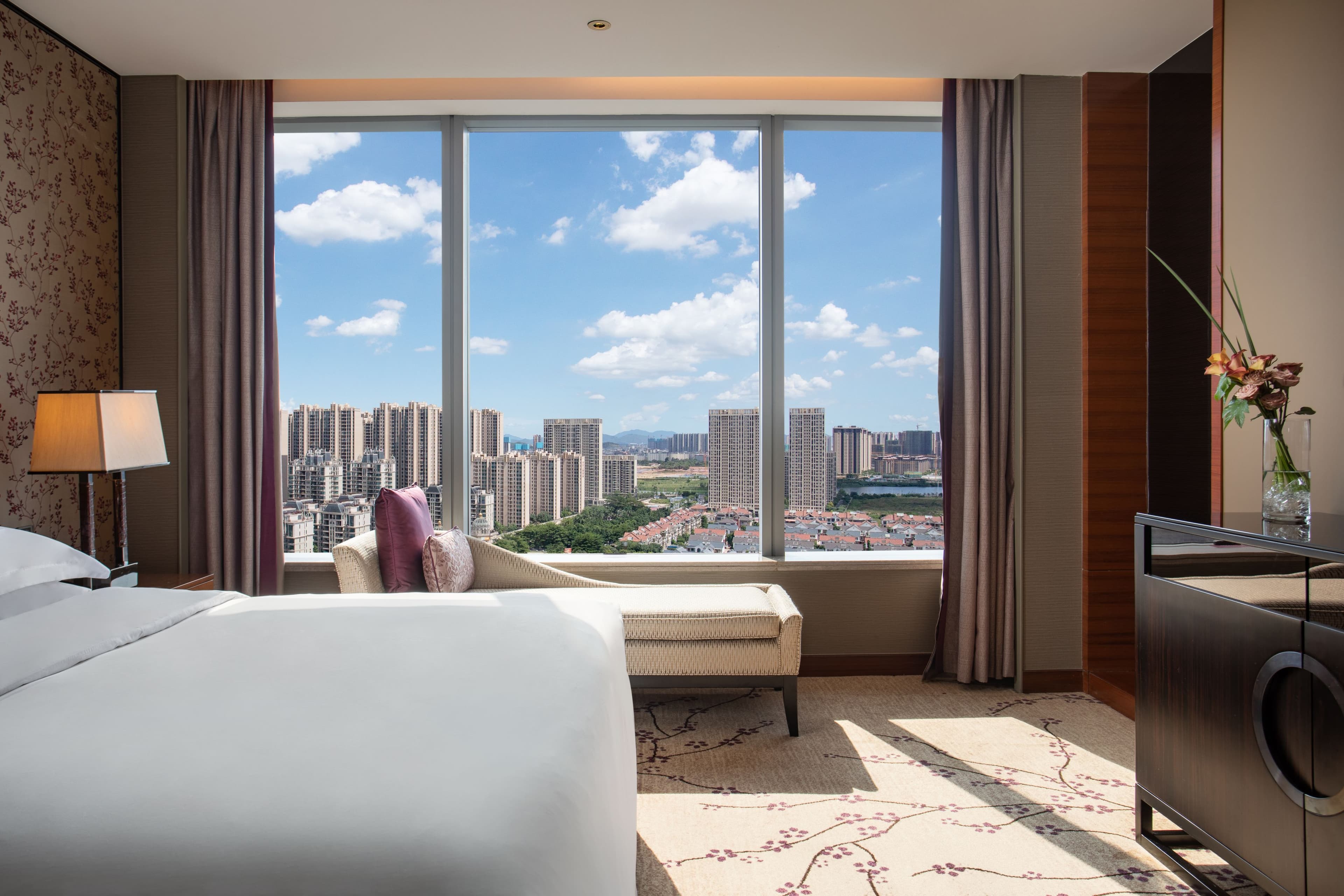 Crowne Plaza Huizhou - Image 2