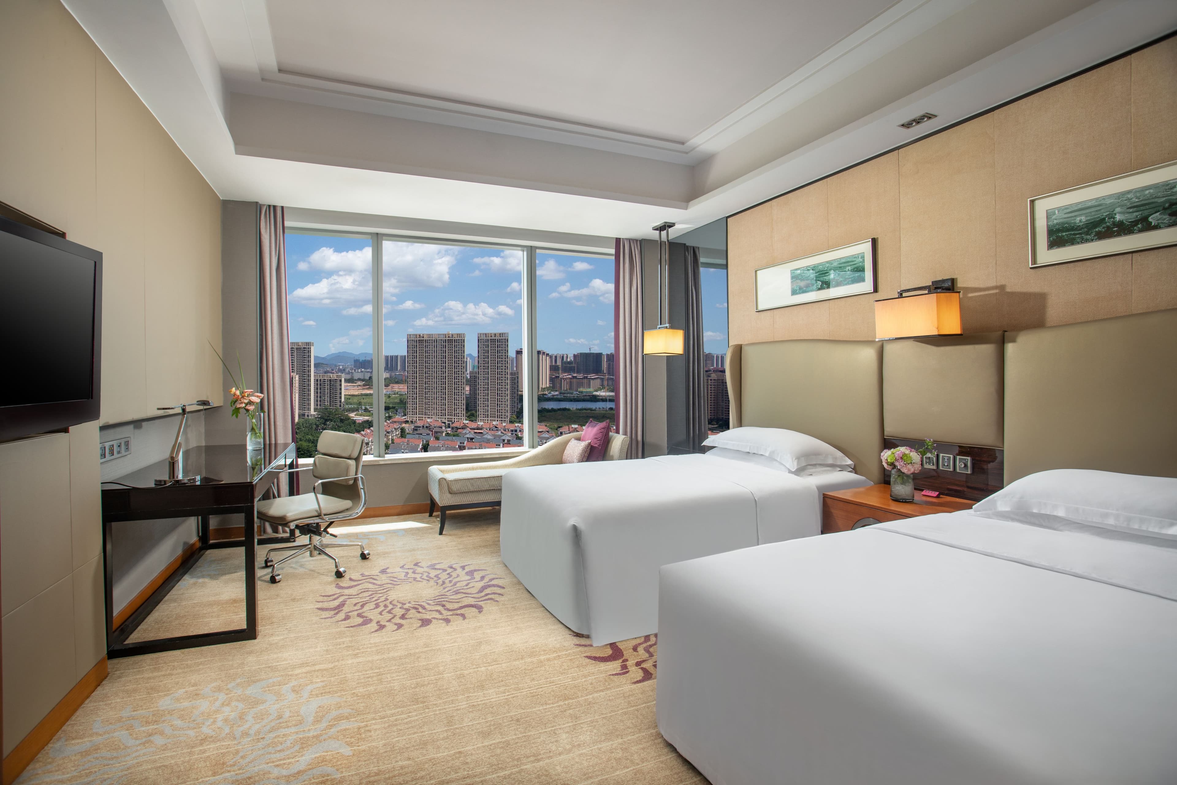 Crowne Plaza Huizhou - Image 3
