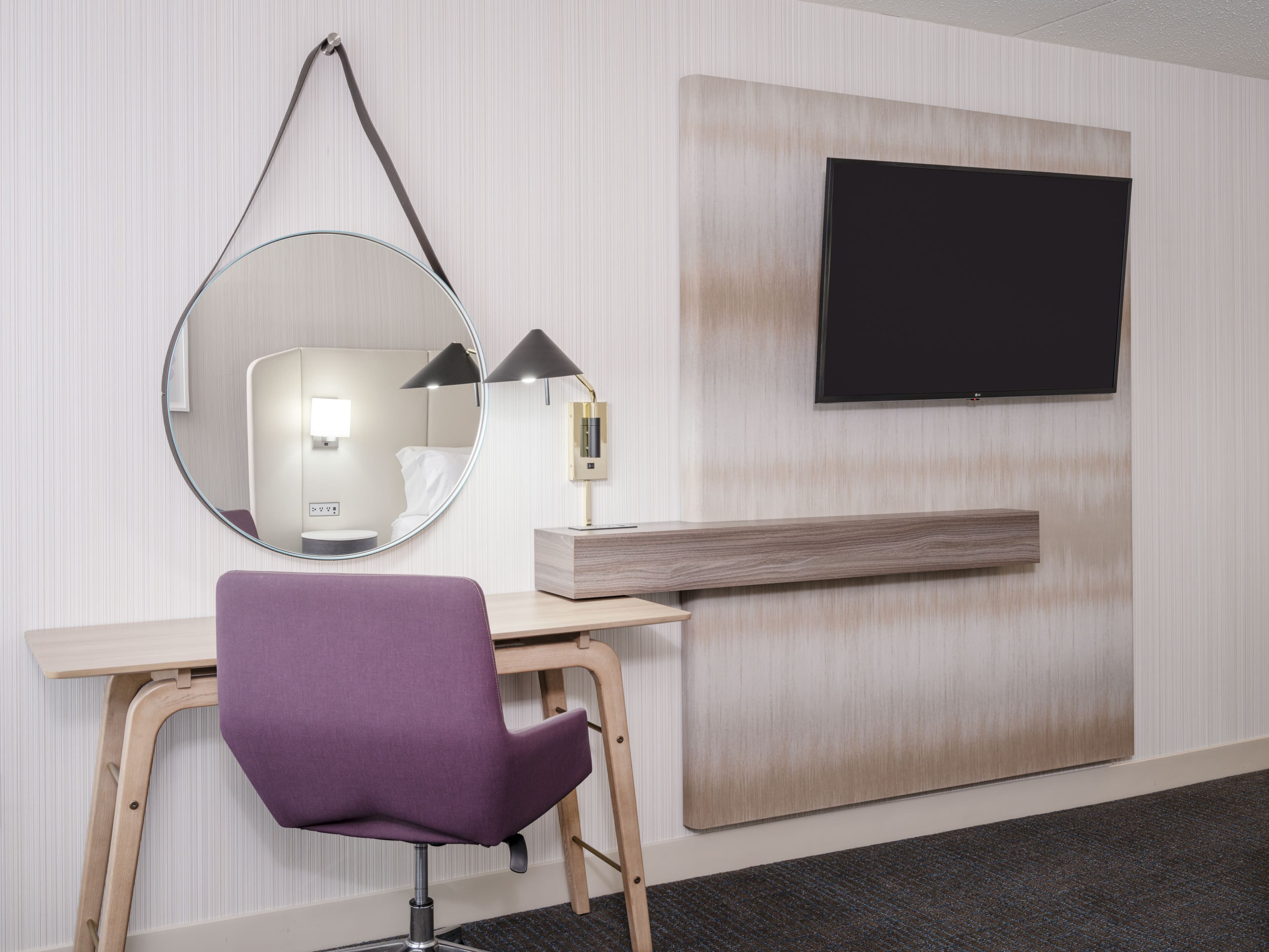 Crowne Plaza Indianapolis-Airport - Image 4