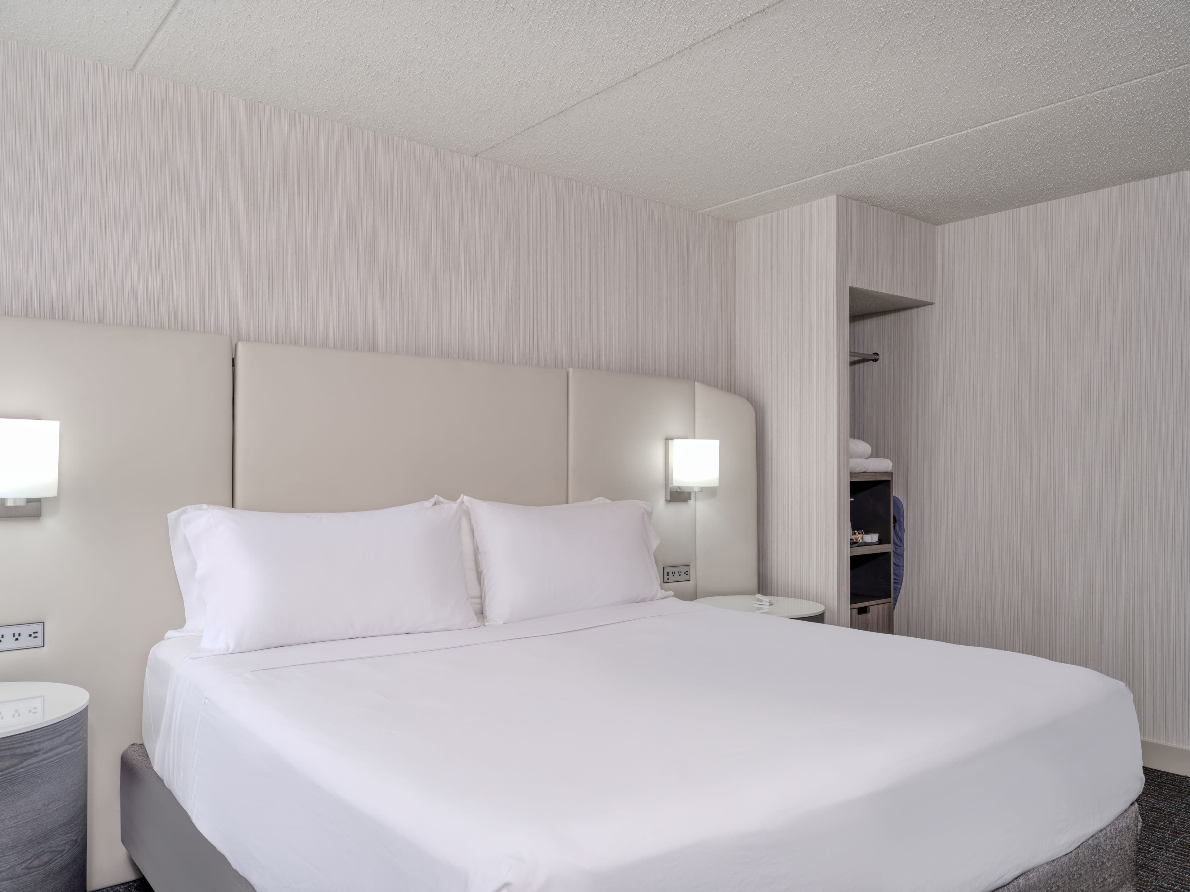Crowne Plaza Indianapolis-Airport — 14
