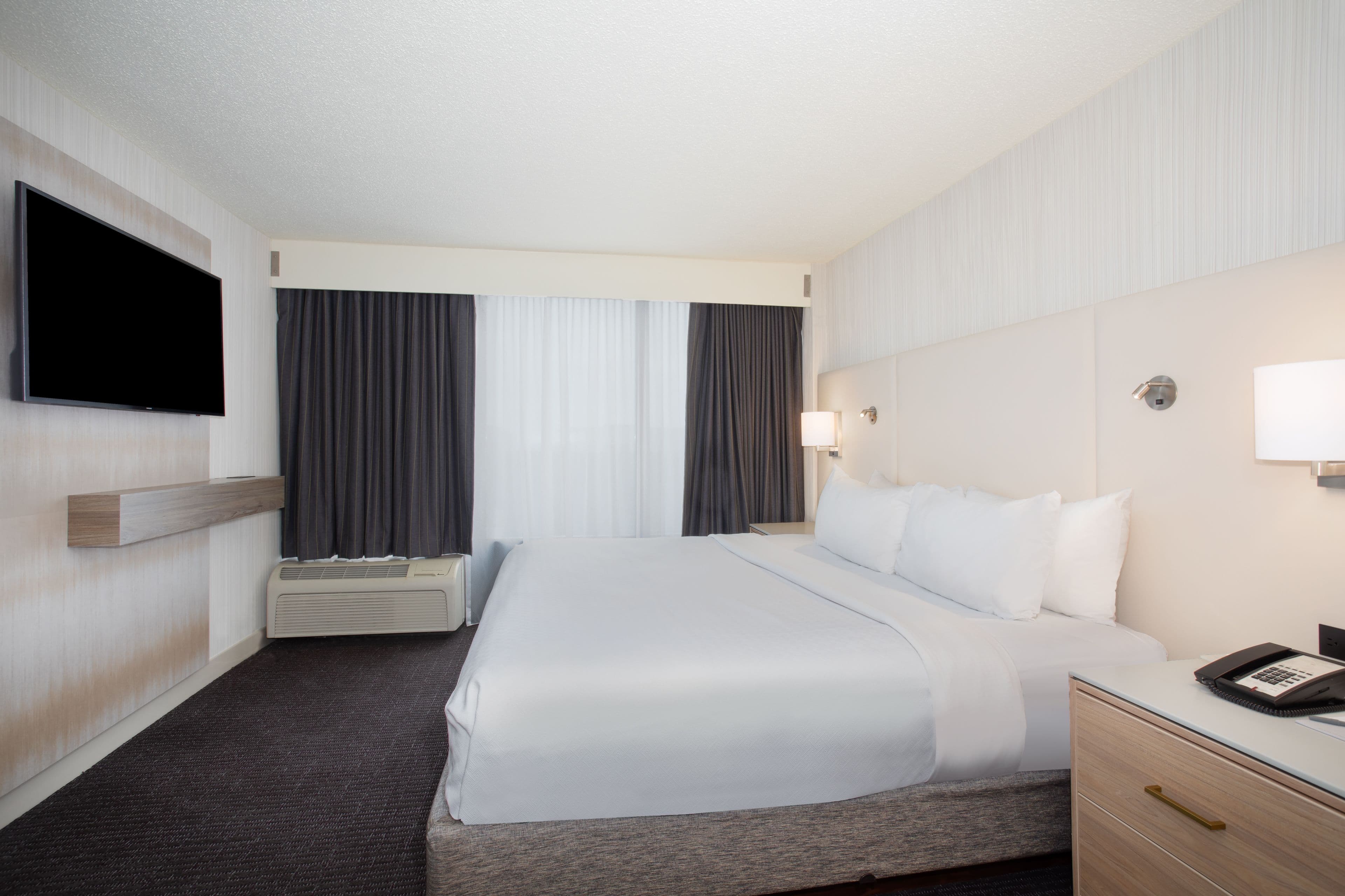 Crowne Plaza Kansas City Downtown — 10