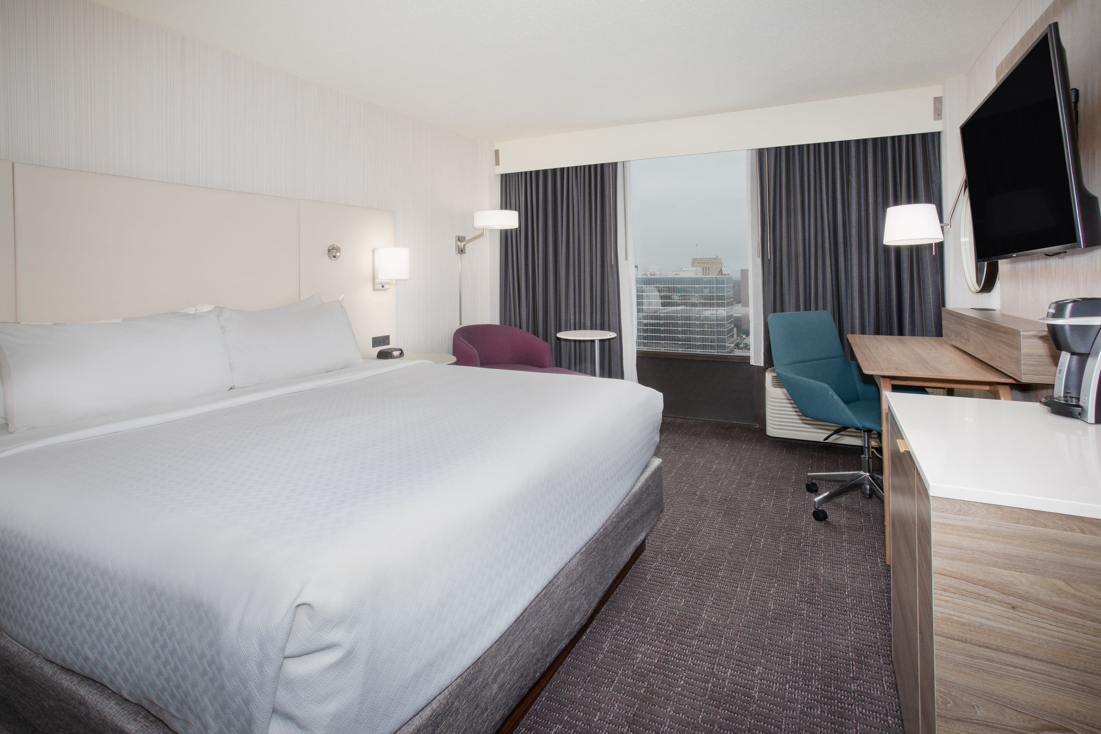 Crowne Plaza Kansas City Downtown — 8