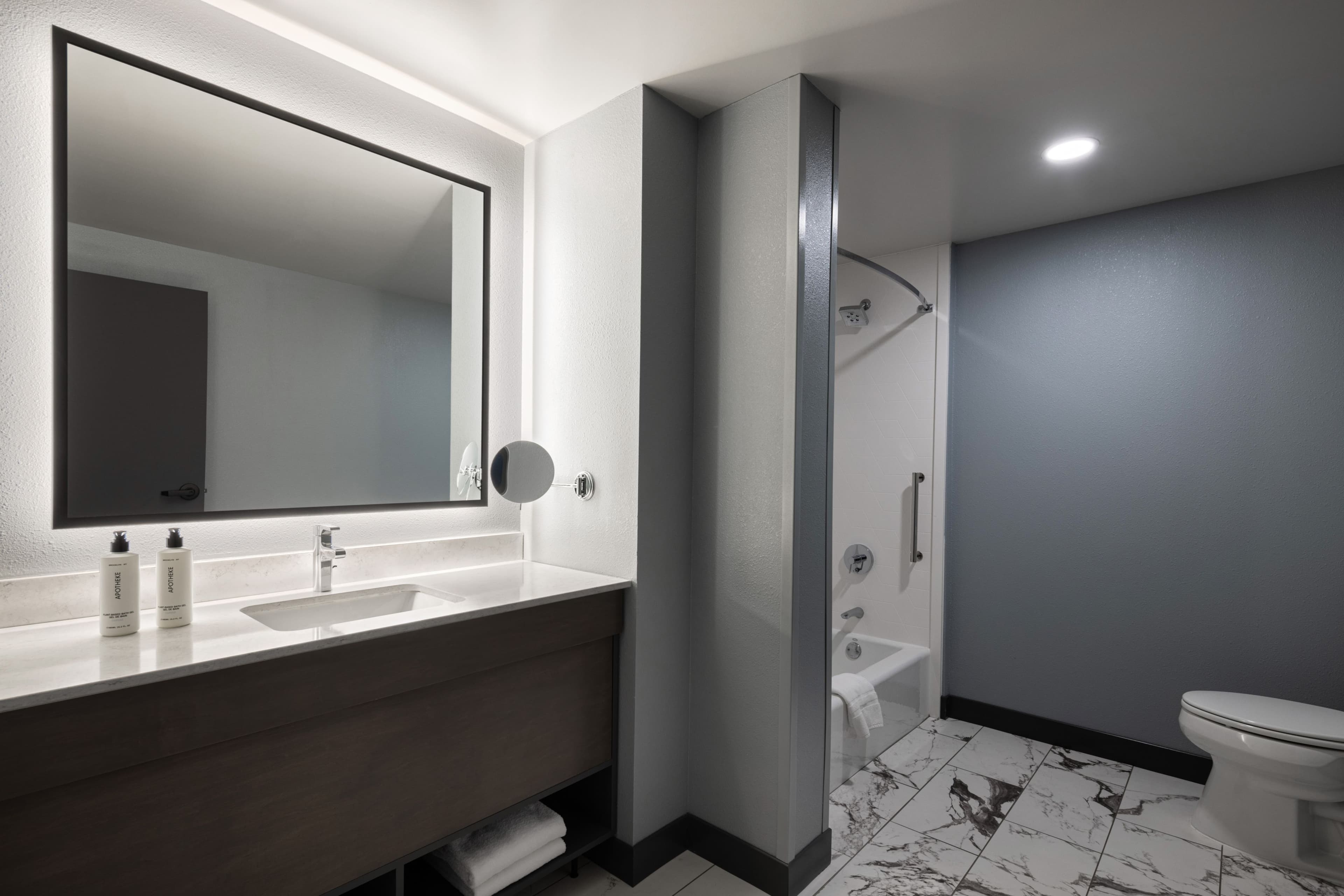 Crowne Plaza Kearney — 8