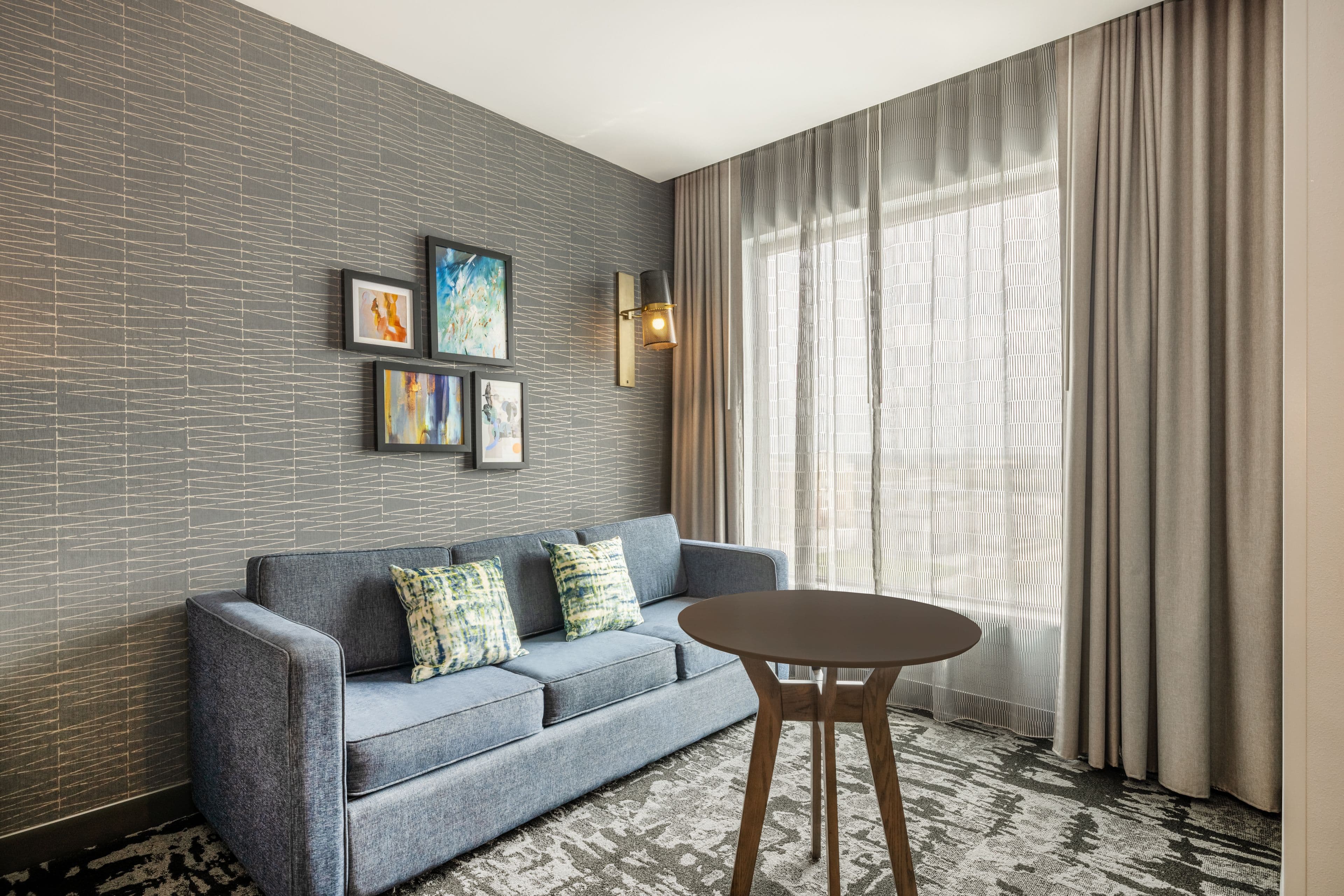Crowne Plaza Kearney - Image 4