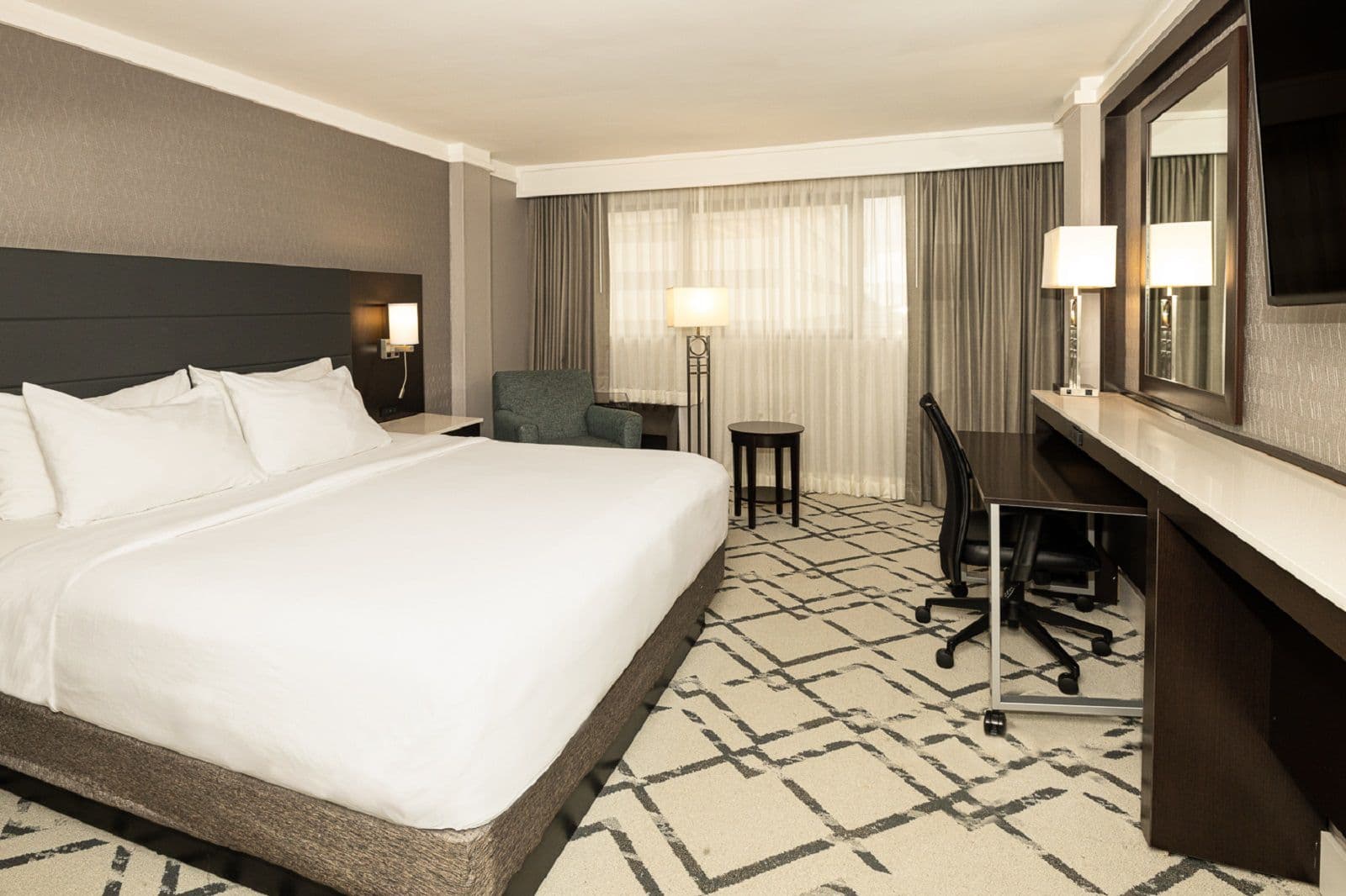Crowne Plaza Knoxville Downtown University - Image 4