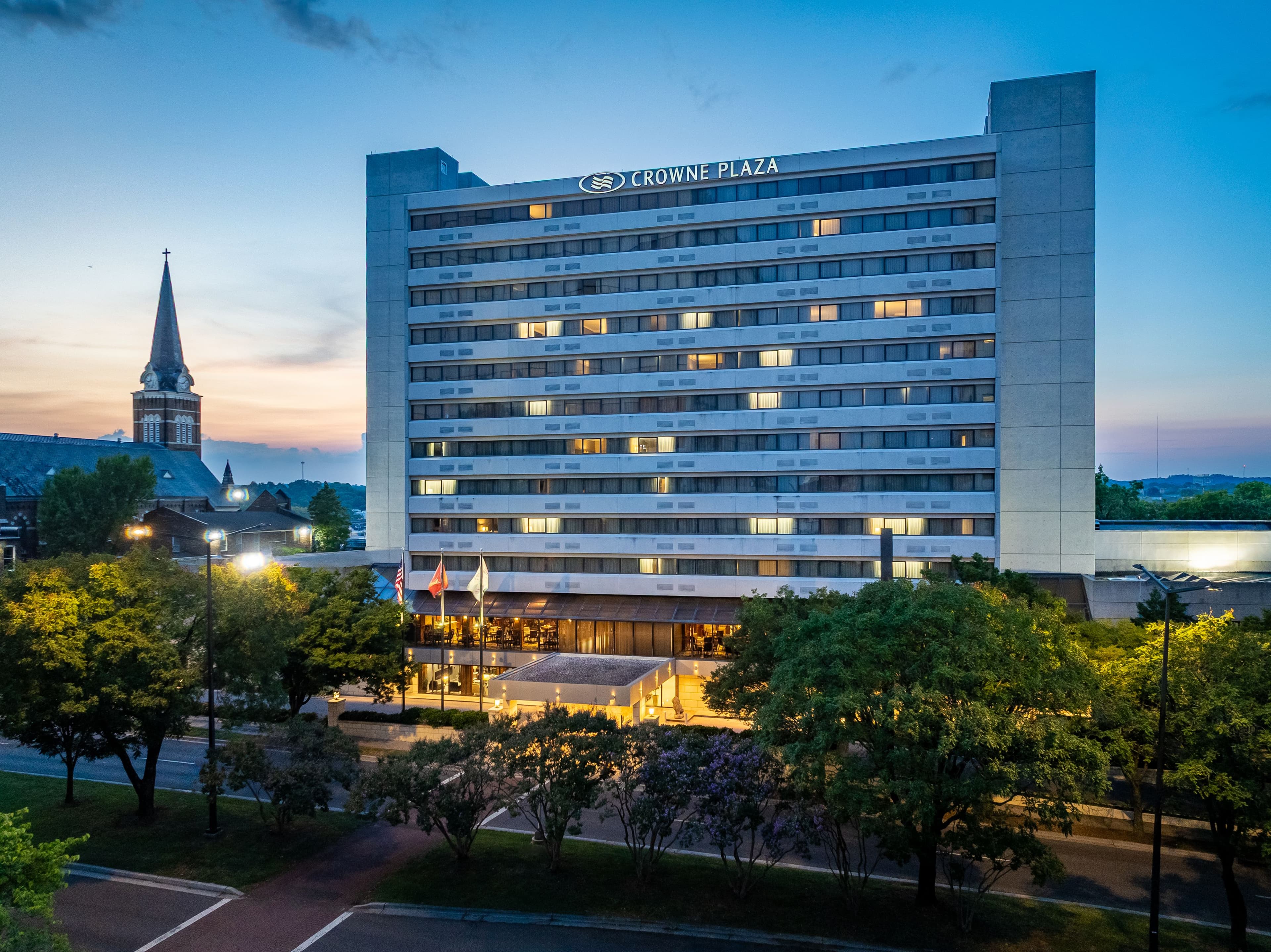 Crowne Plaza Knoxville Downtown University - Image 1