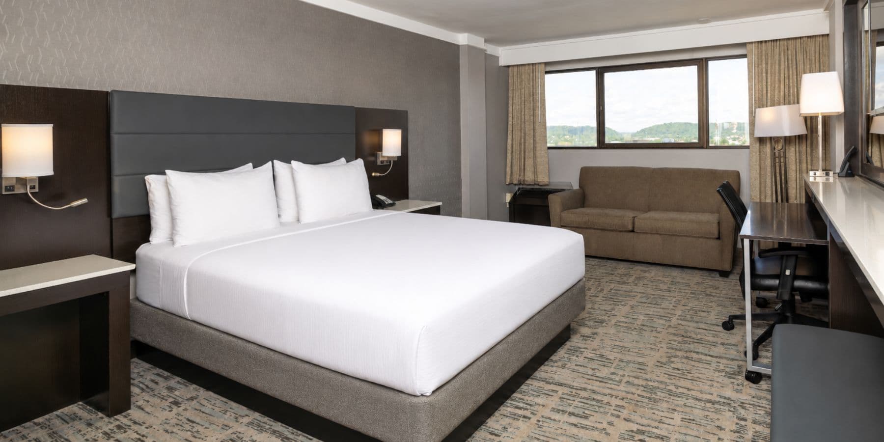 Crowne Plaza Knoxville Downtown University — 15