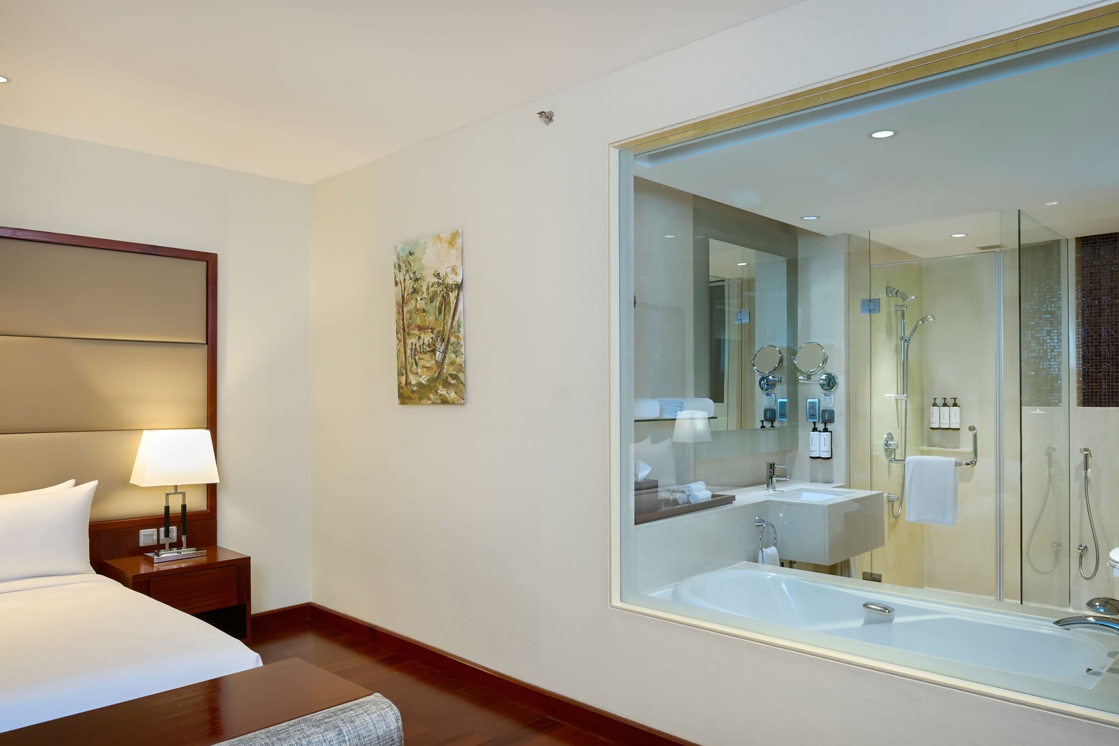 Crowne Plaza Kochi - Image 4