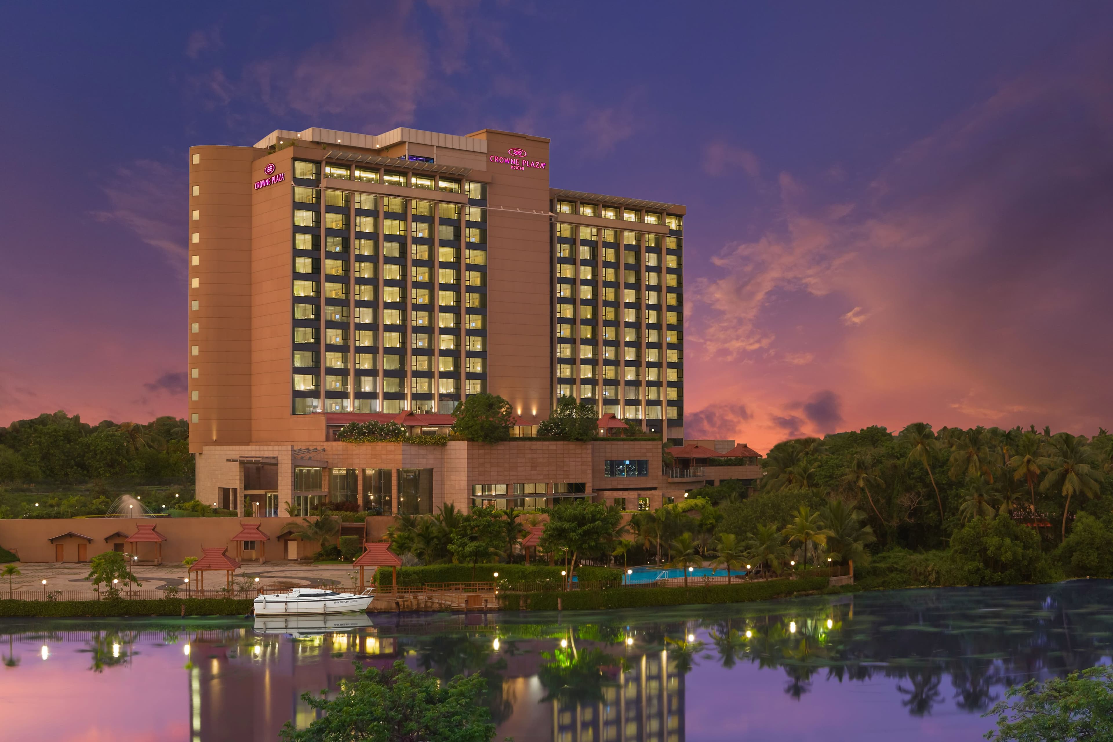 Crowne Plaza Kochi - Image 1