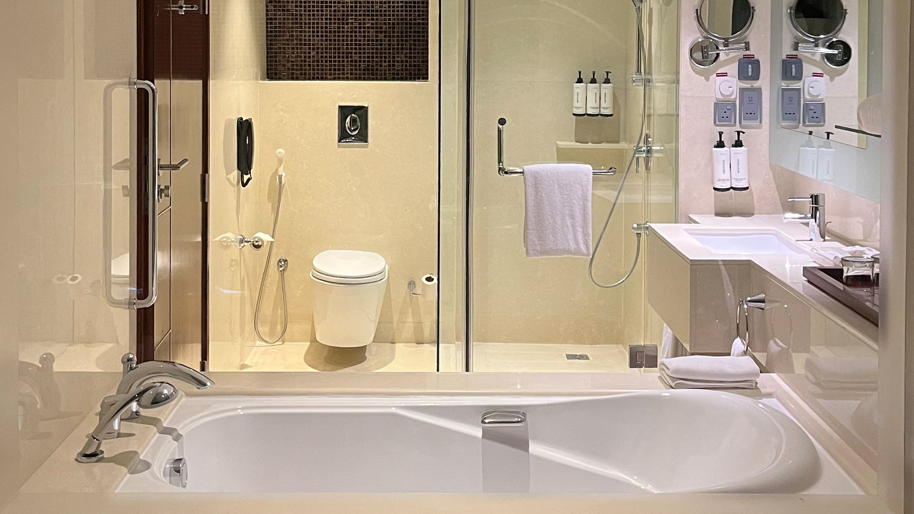 Crowne Plaza Kochi — 16