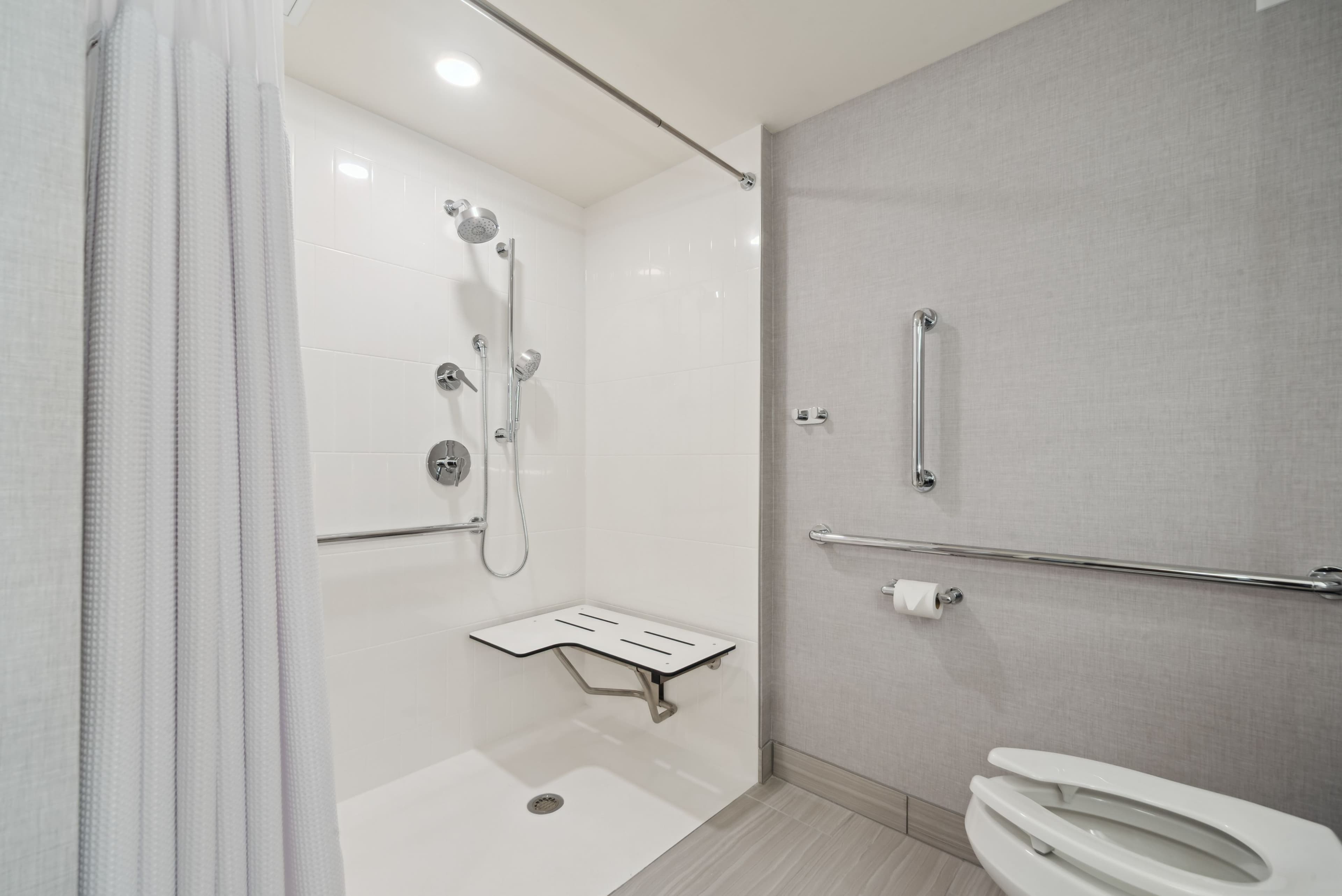 Crowne Plaza Lansing — 11