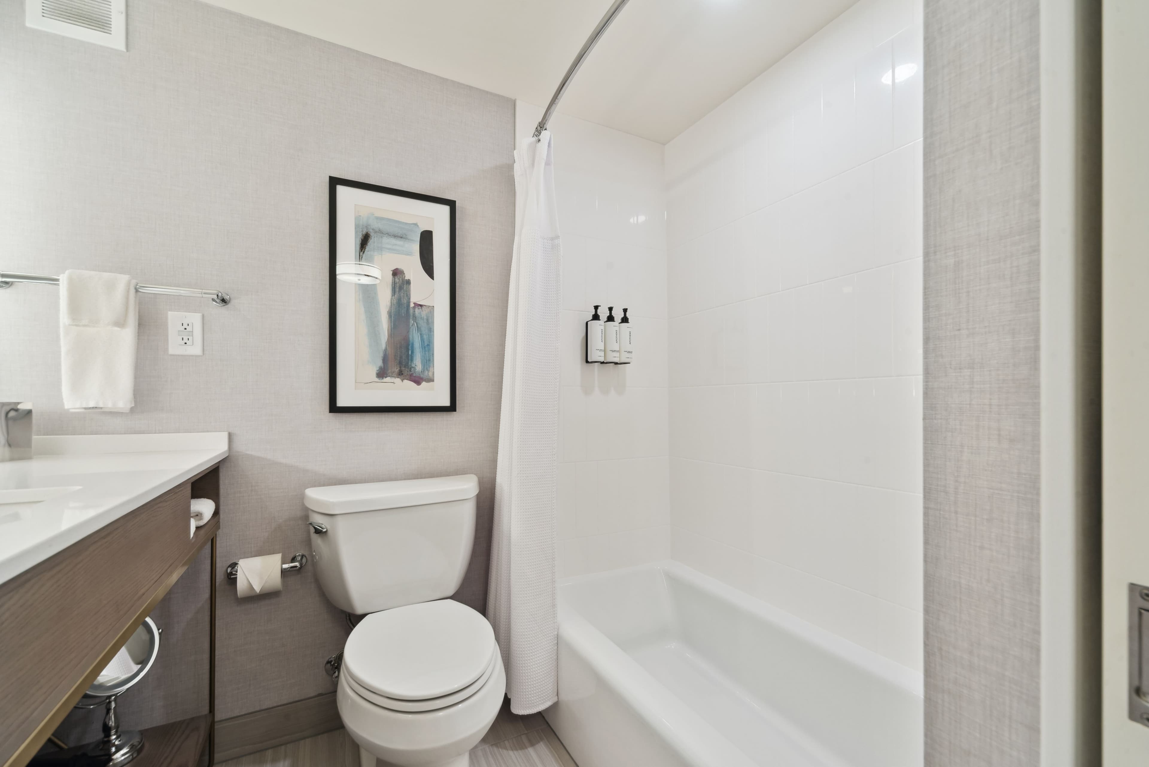 Crowne Plaza Lansing — 18