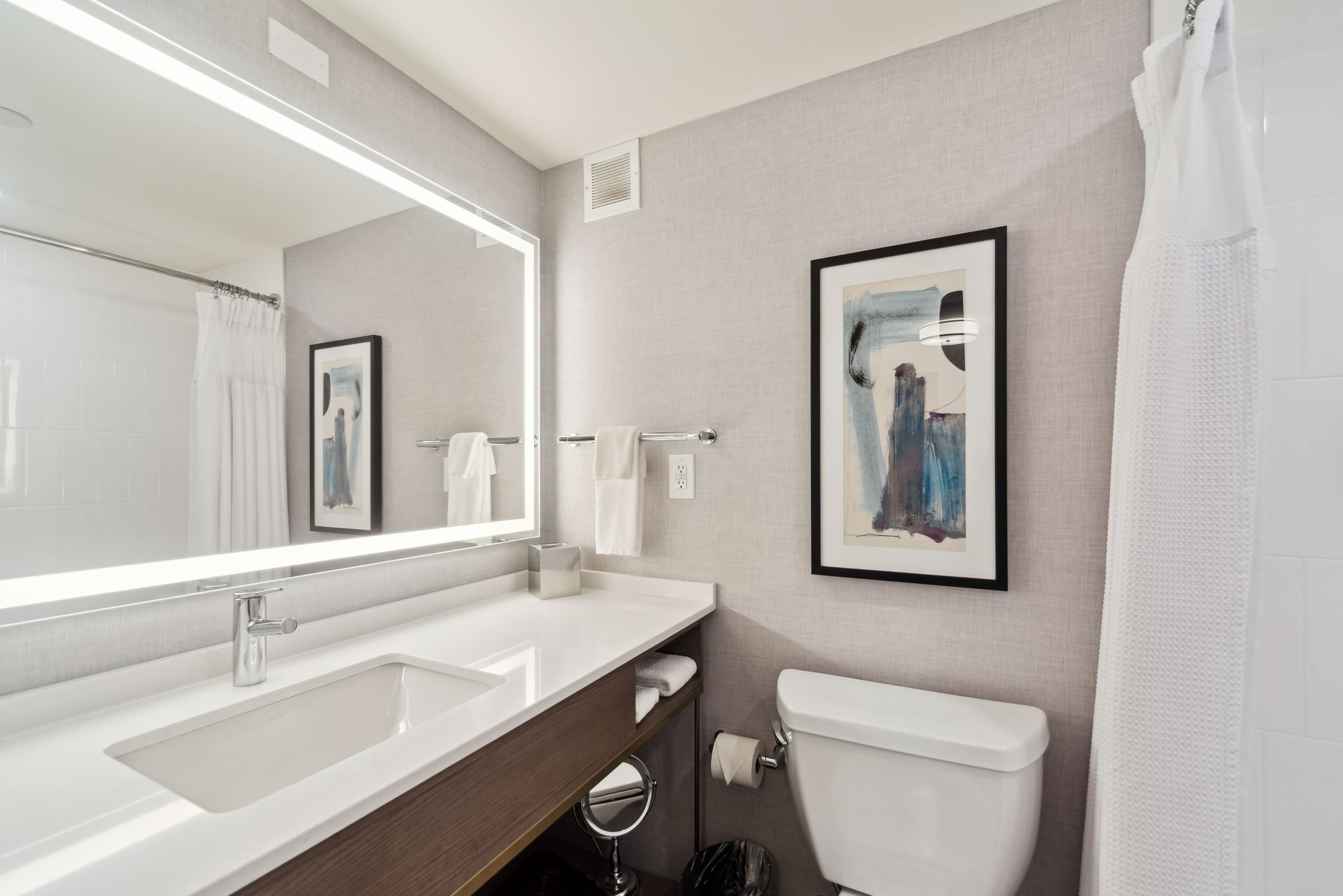 Crowne Plaza Lansing — 17