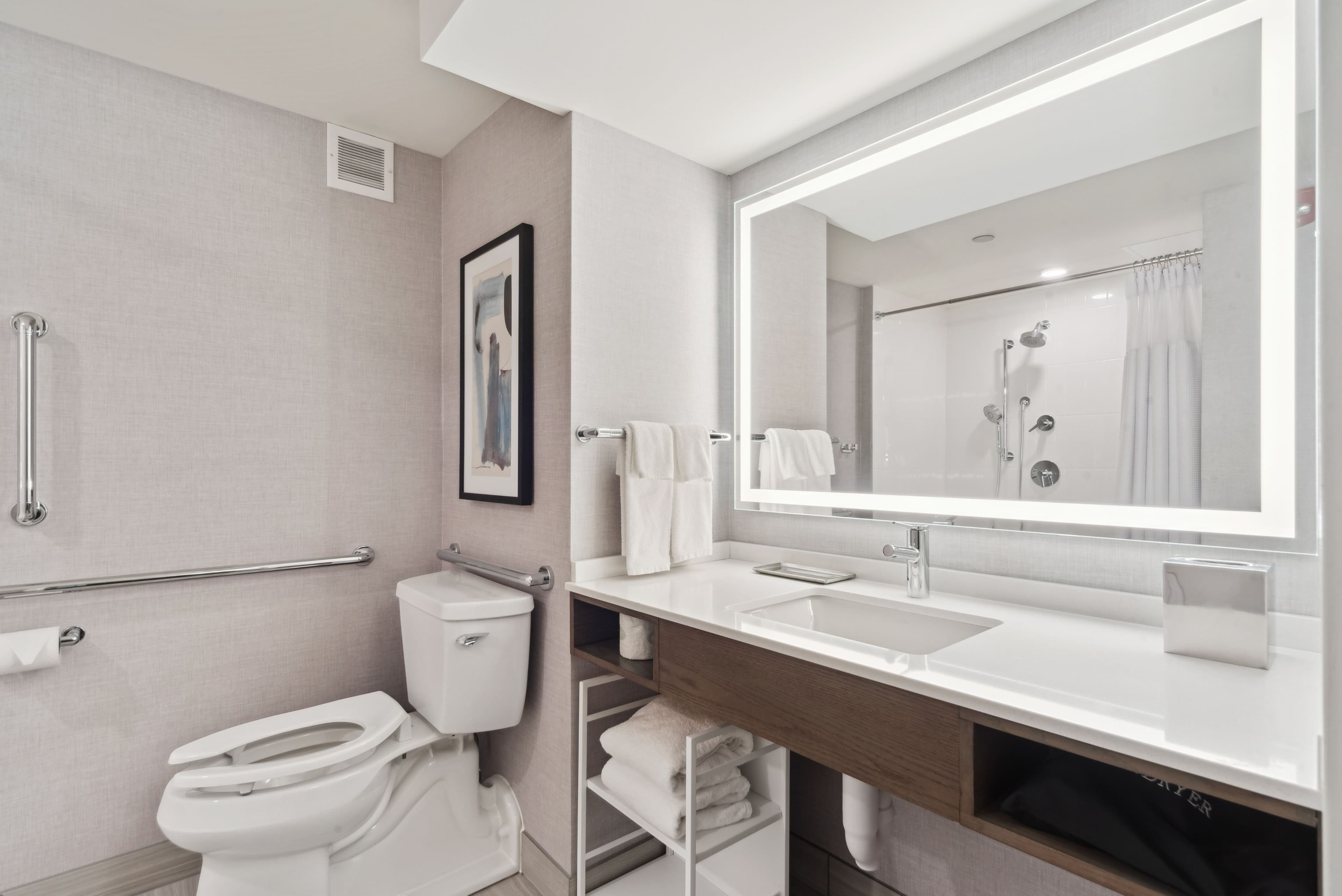 Crowne Plaza Lansing — 12