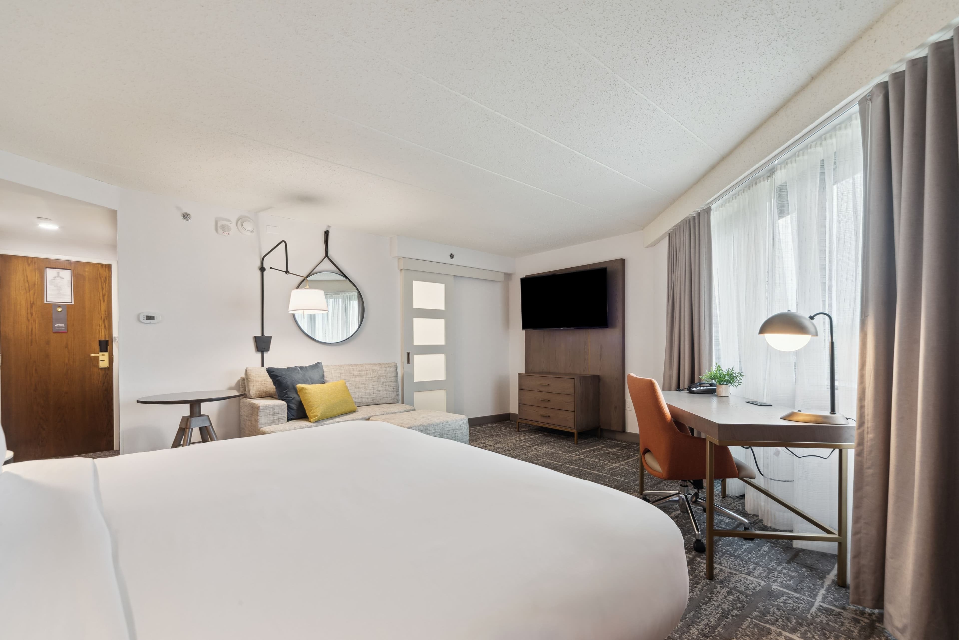 Crowne Plaza Lansing — 8