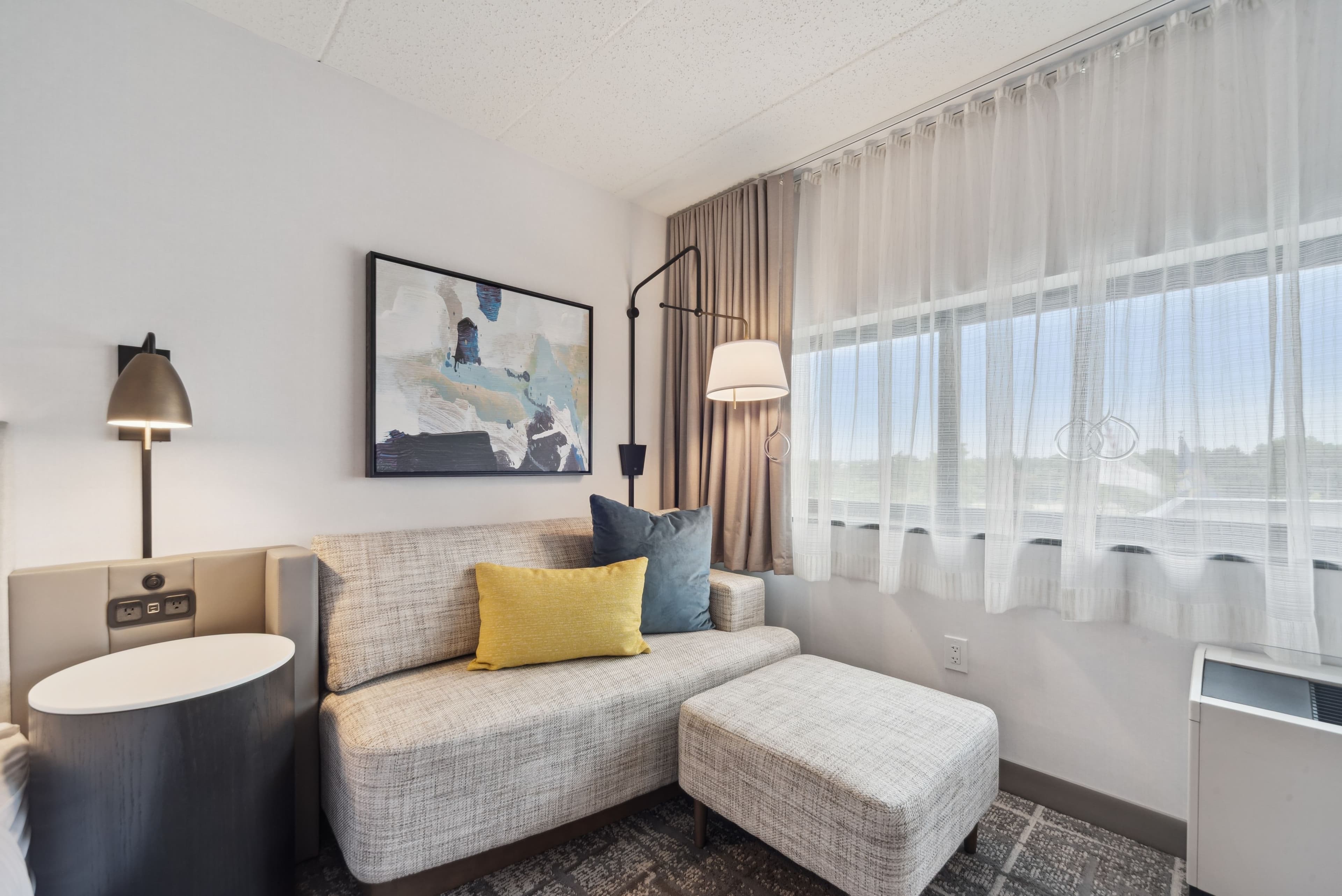 Crowne Plaza Lansing — 14