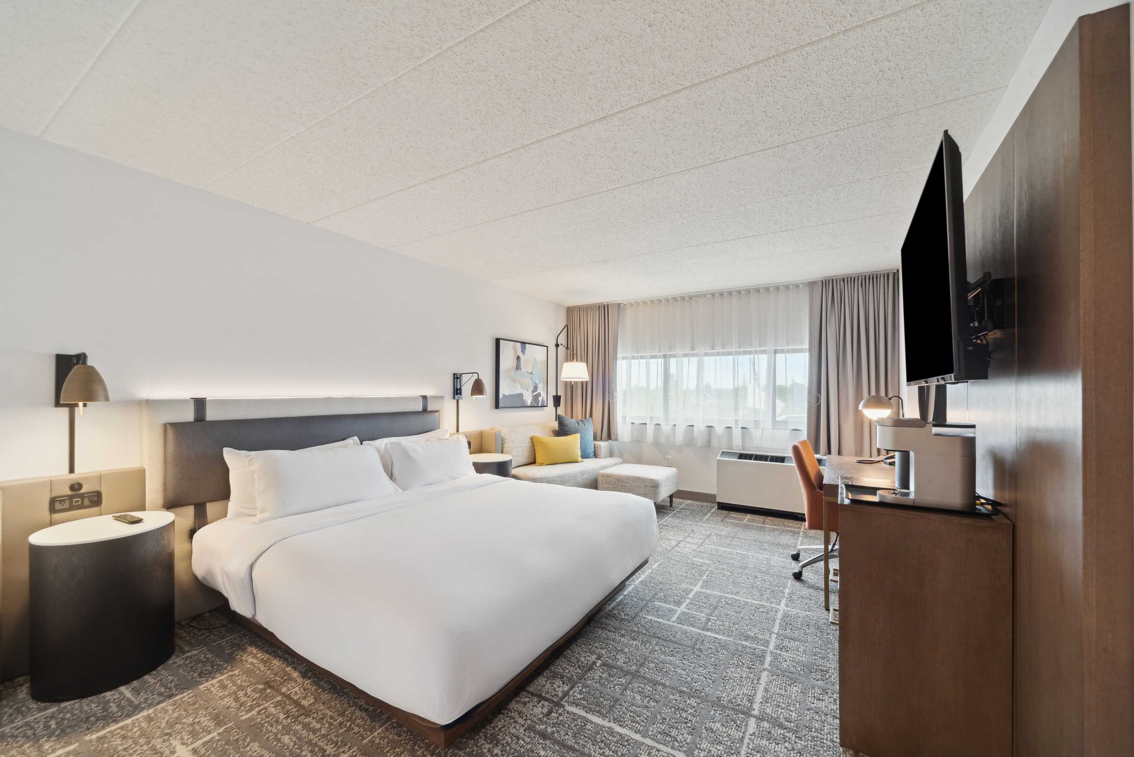Crowne Plaza Lansing — 10