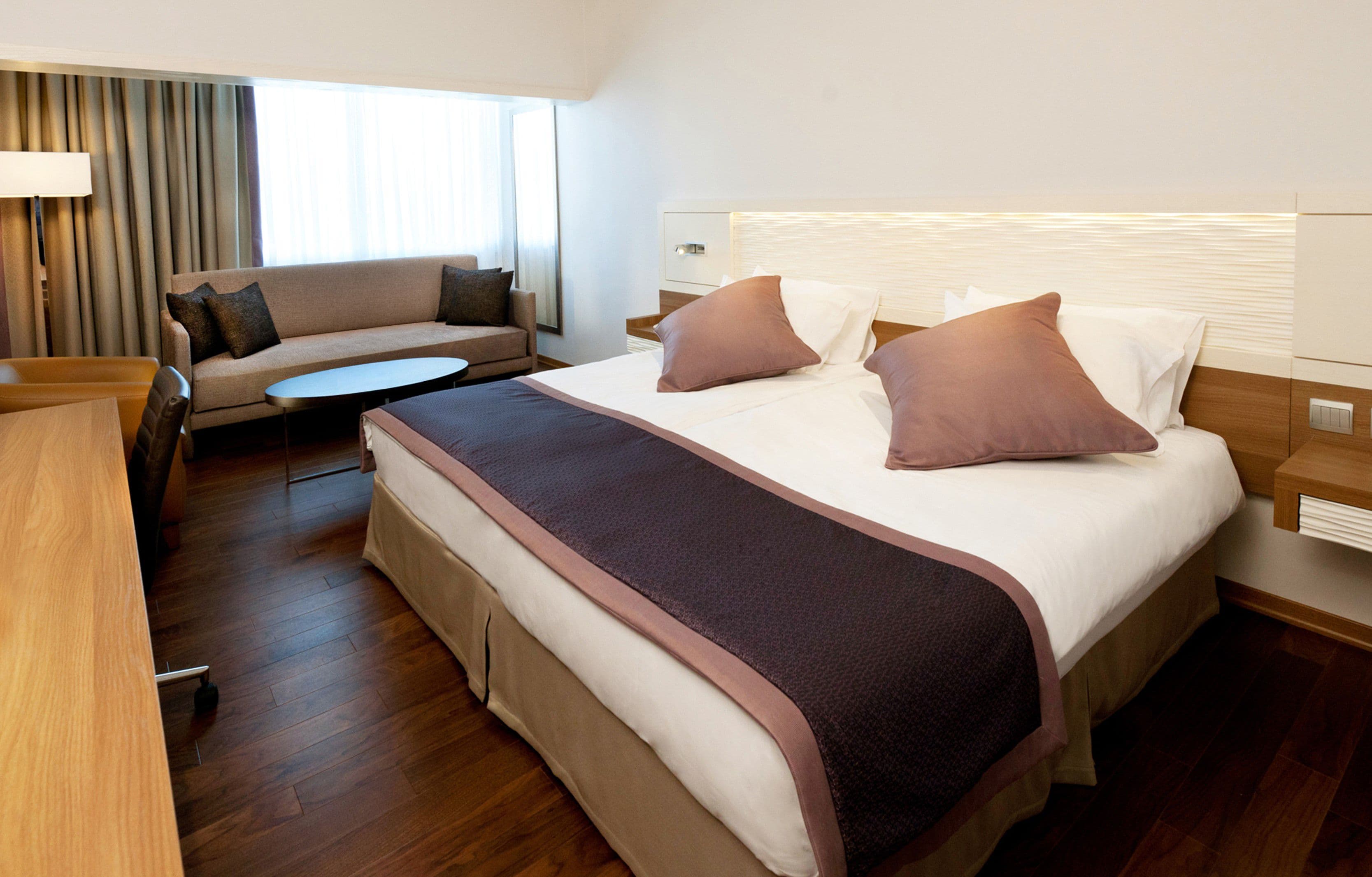 Crowne Plaza Limassol - Image 4