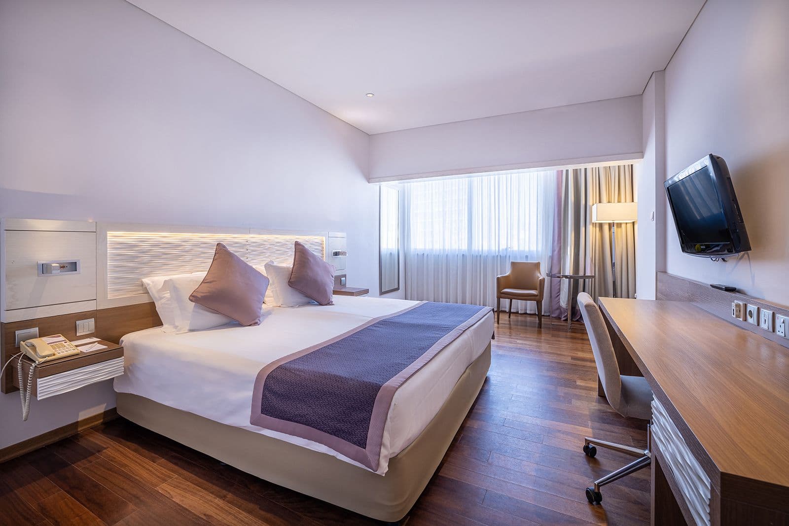 Crowne Plaza Limassol - Image 2